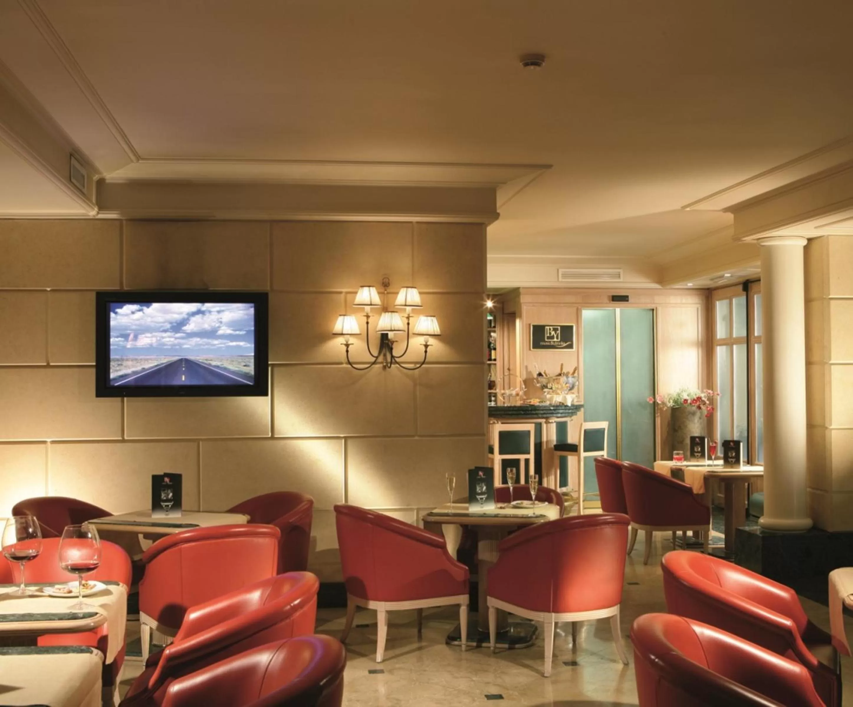 Communal lounge/ TV room in Hotel Capitol Milano