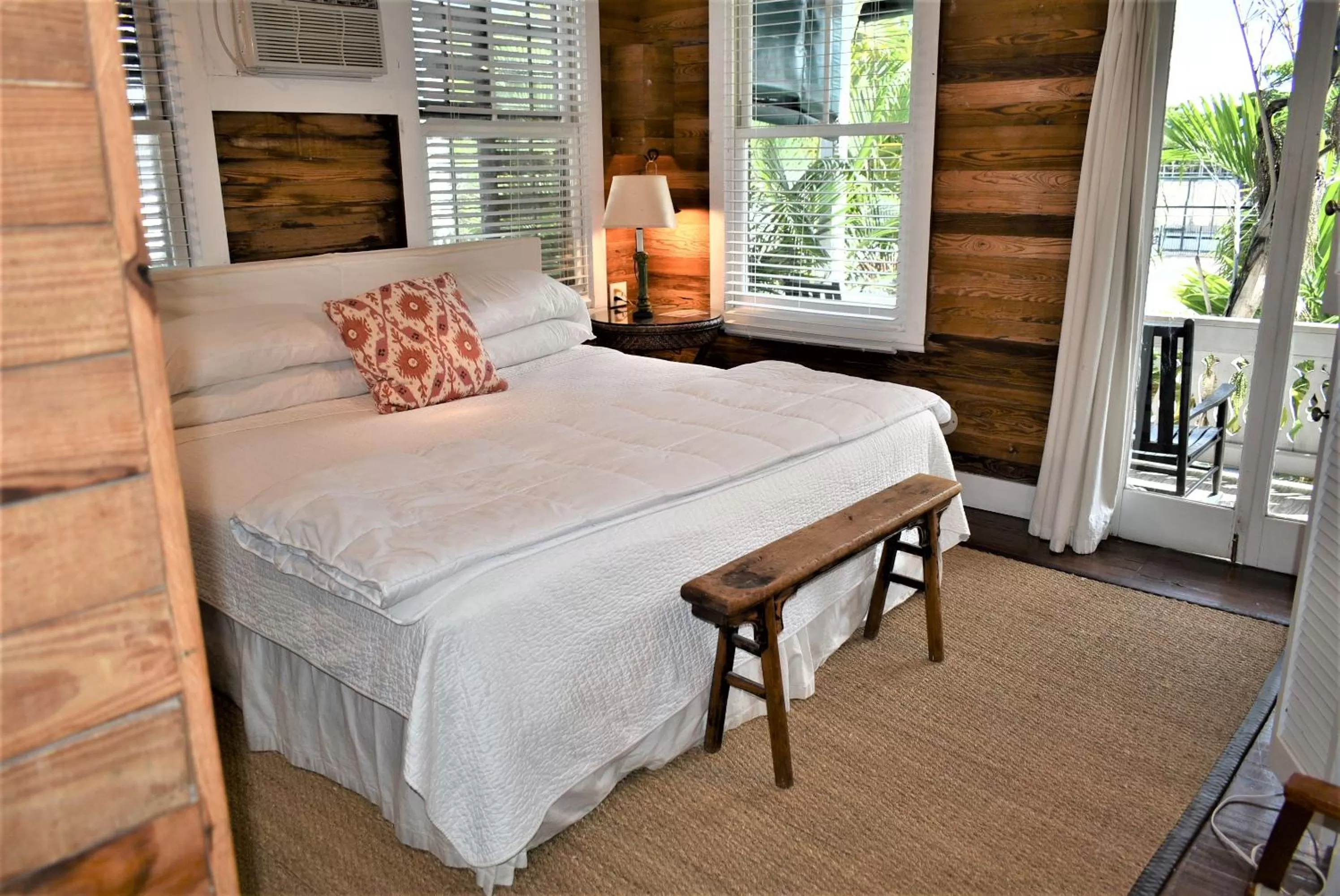 Photo of the whole room, Bed in Simonton Court Historic Inn & Cottages