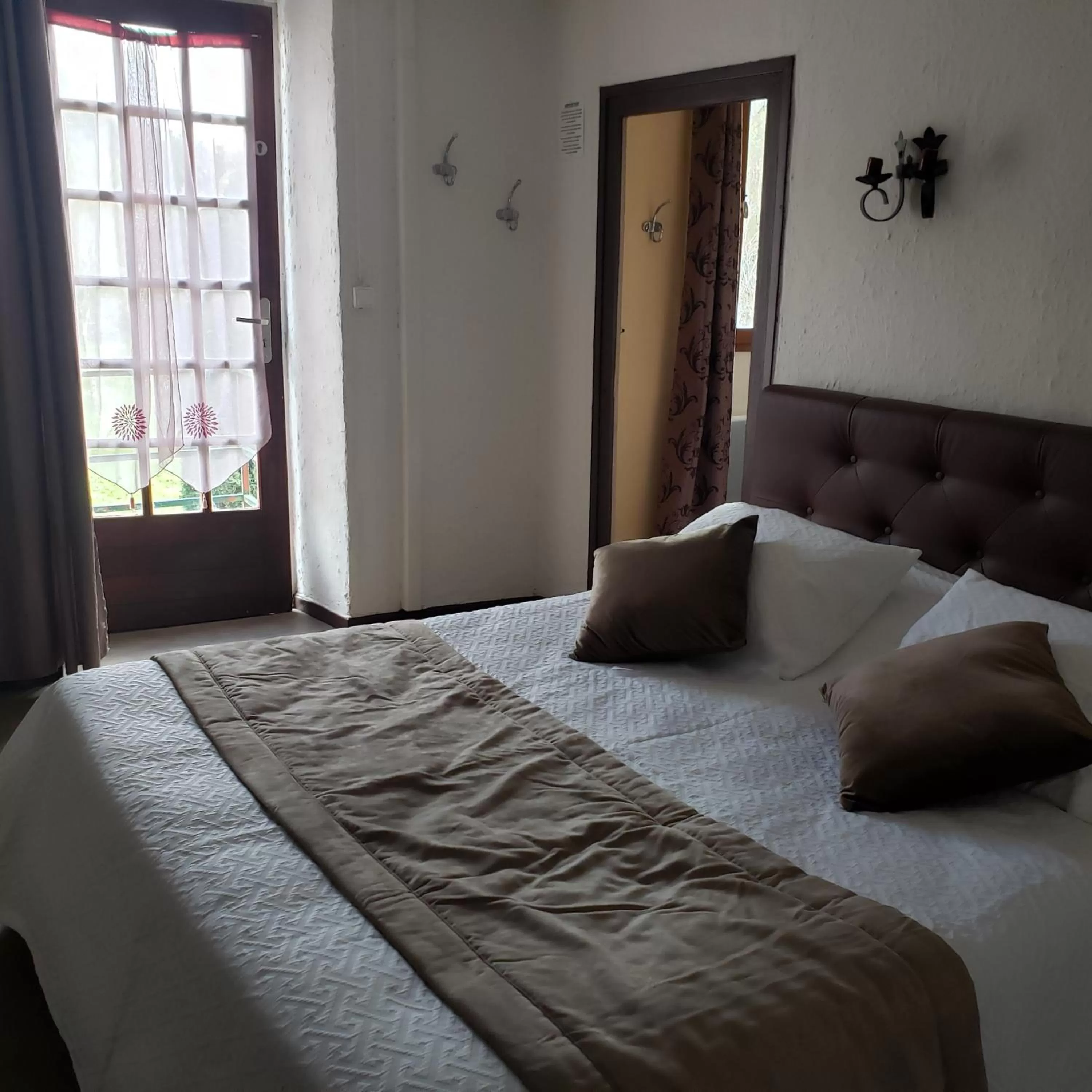 Photo of the whole room, Bed in Le Moulin D'onclaire Camping et chambres d'hôtes