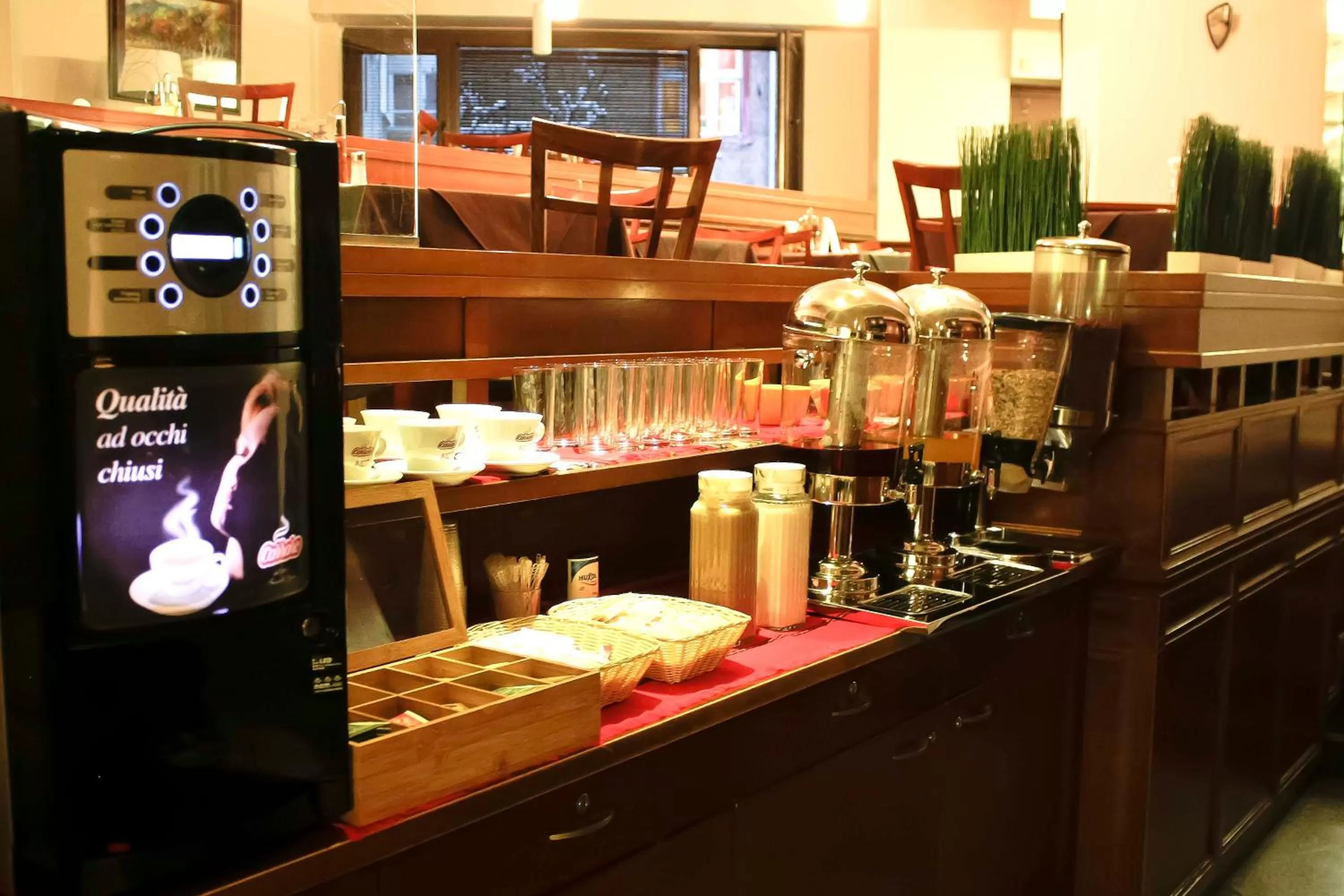 Food, Coffee/Tea Facilities in Edi Hotel