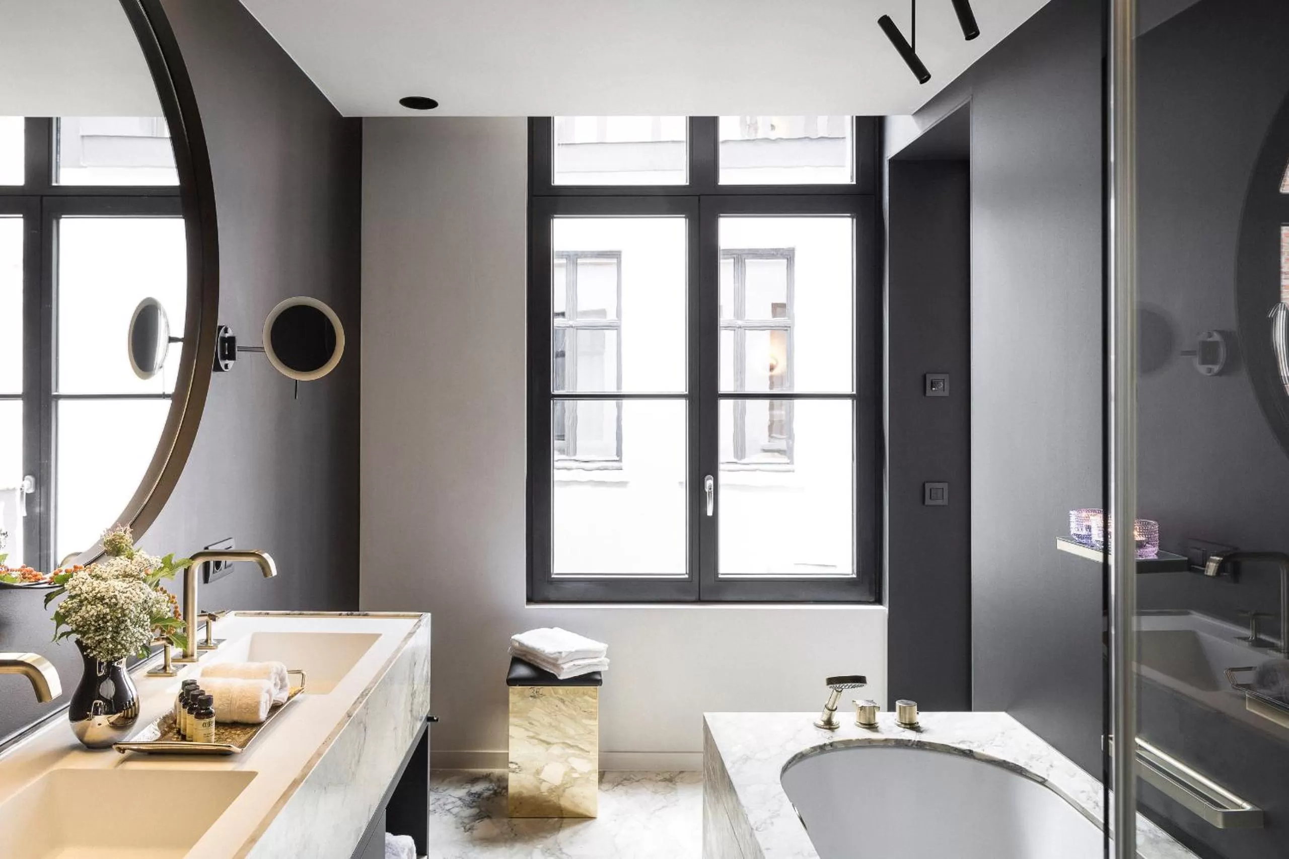 Shower in Gulde Schoen Luxury Studio-apartments