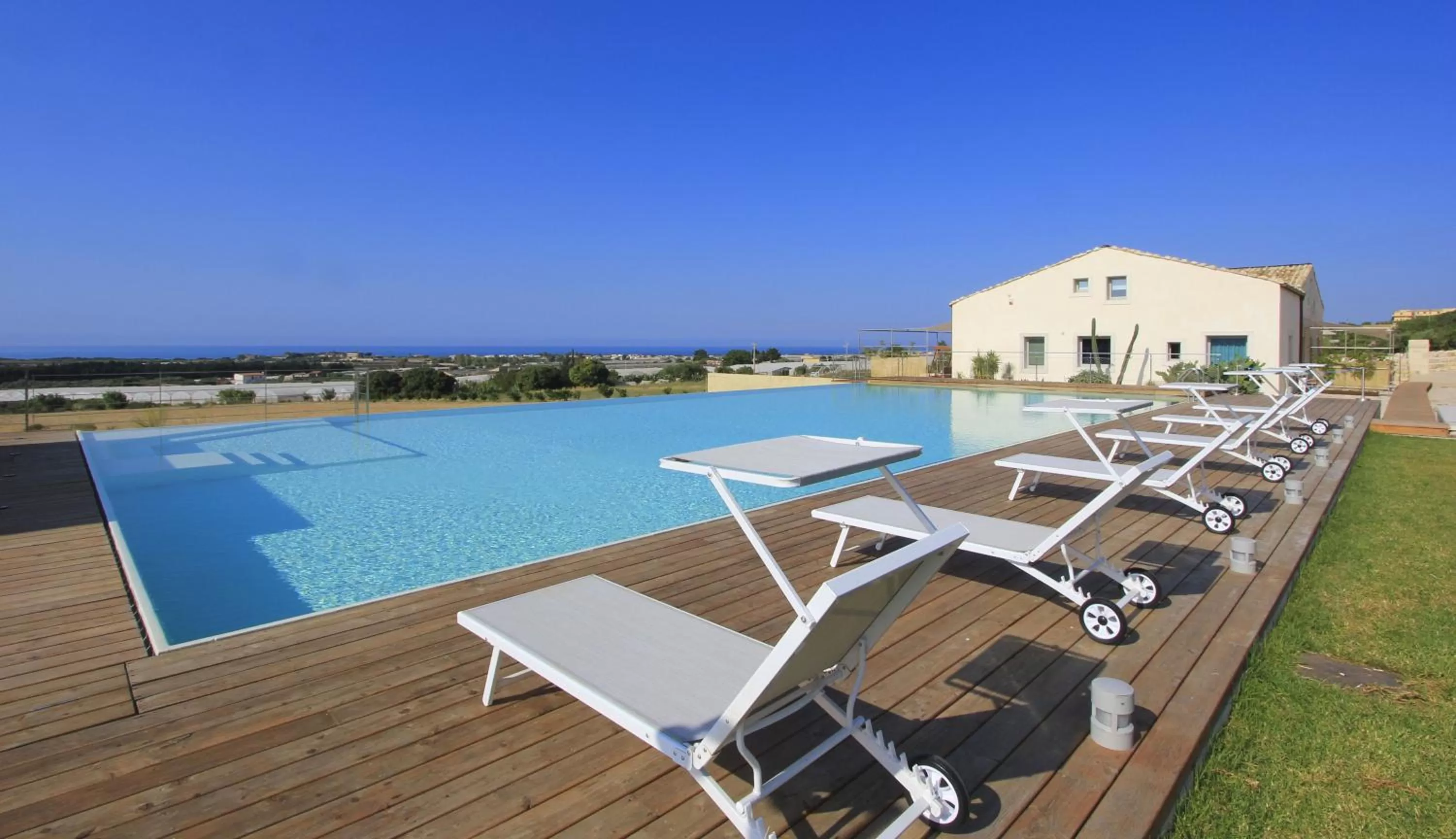 Swimming pool in Petrantica Resort