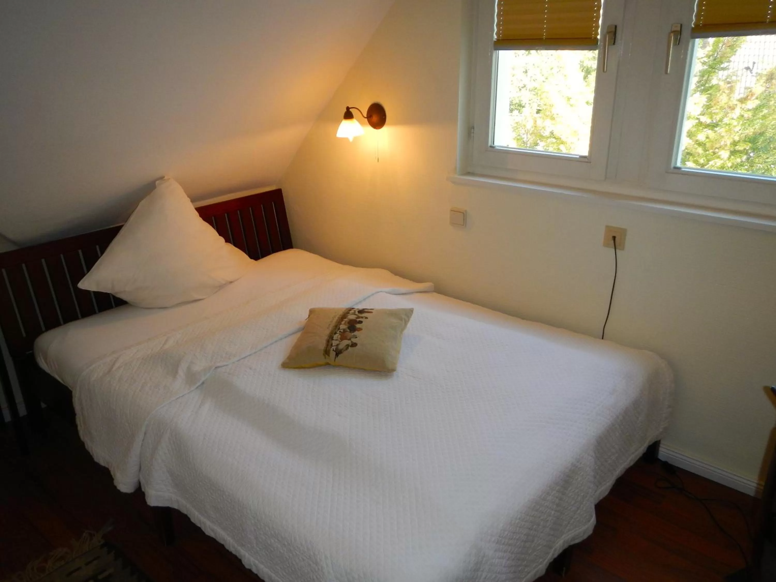 Photo of the whole room, Bed in Hotel Villa Meererbusch