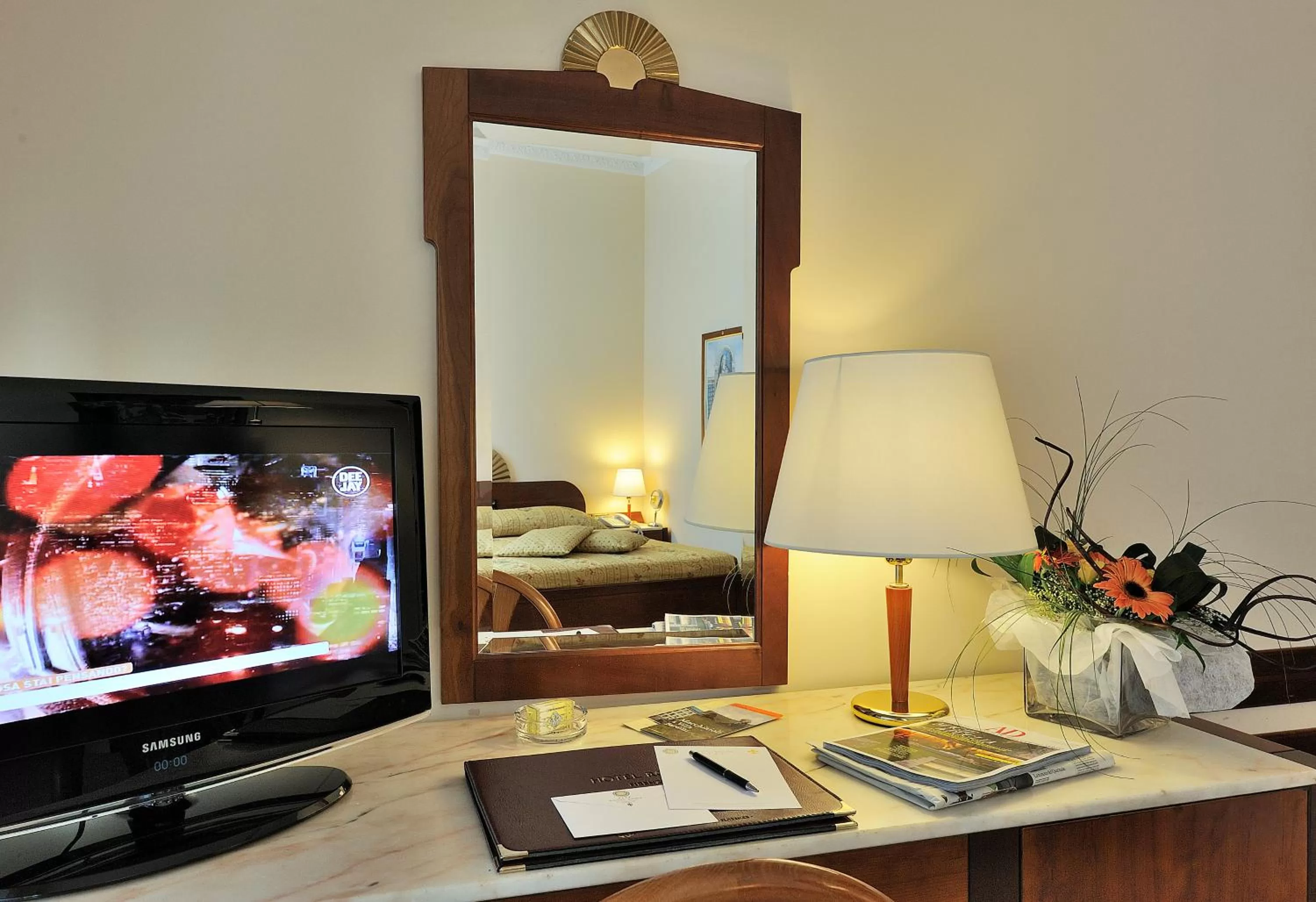 TV and multimedia in Hotel Roma