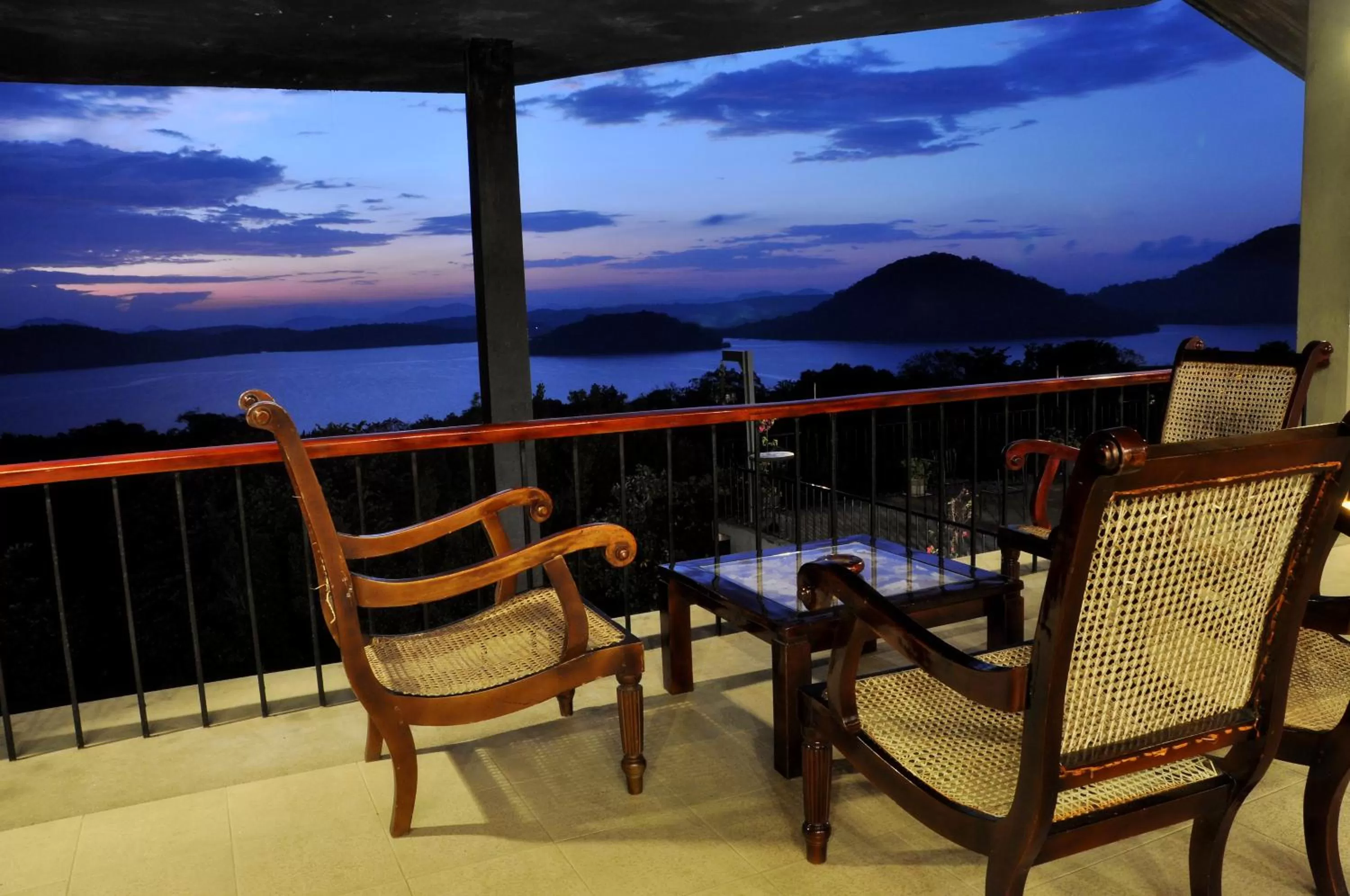 Lounge or bar in Lavendish Lake Giritale - Former Giritale Hotel