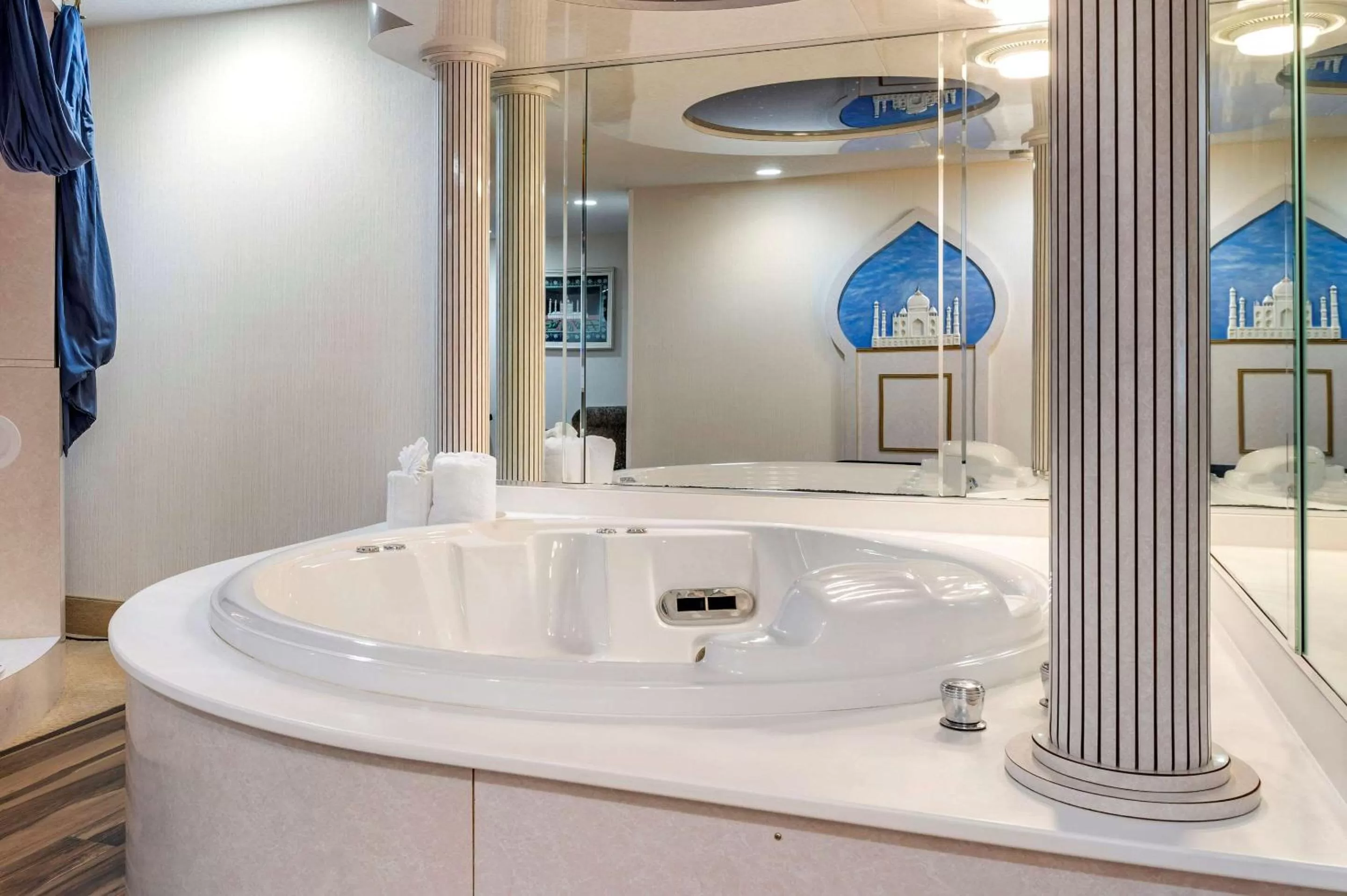 Bedroom in Comfort Suites Elkhart North