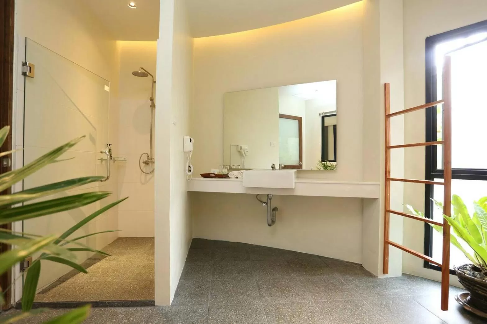 Bathroom in Rock and Tree House Resort