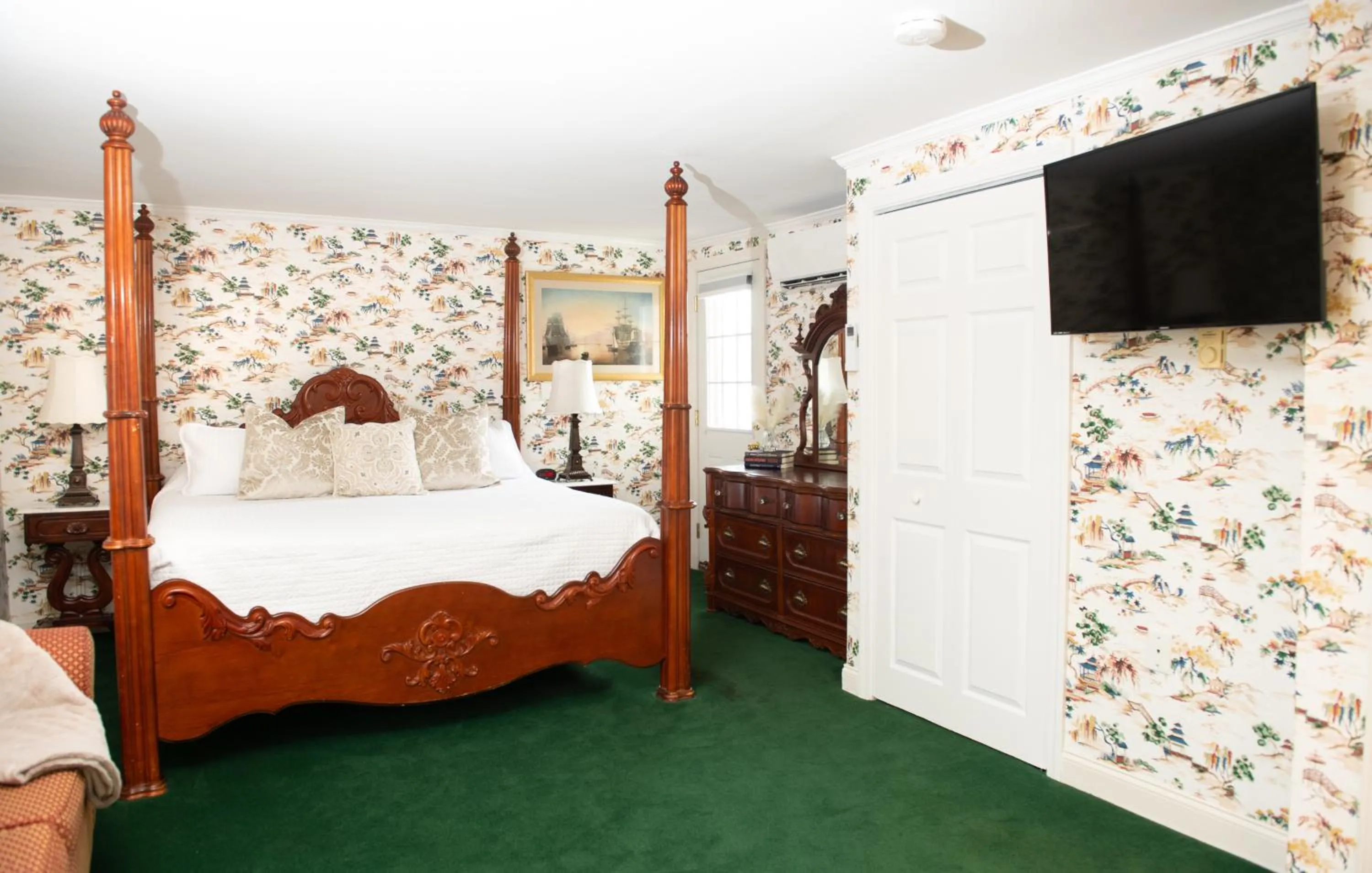 Bed in America's Cup Inn Newport