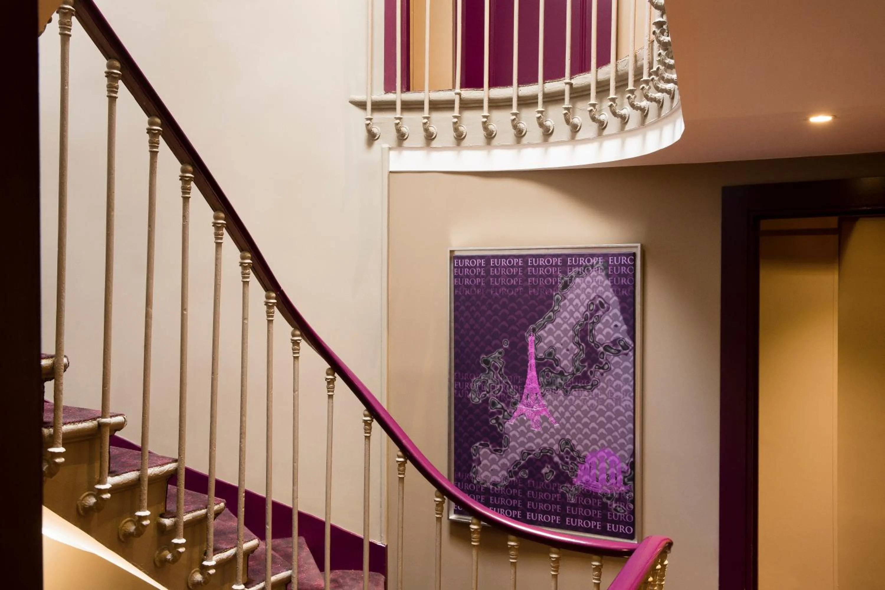 Decorative detail in Hôtel Mondial