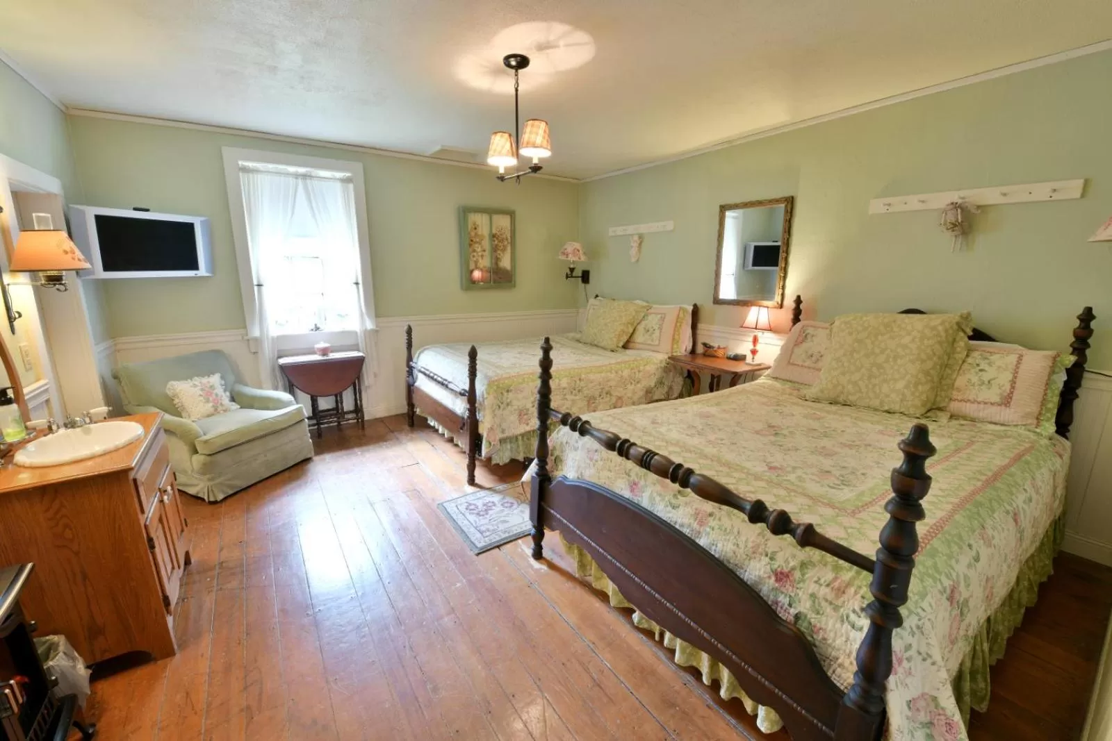 Bed in The Pines of Dresden