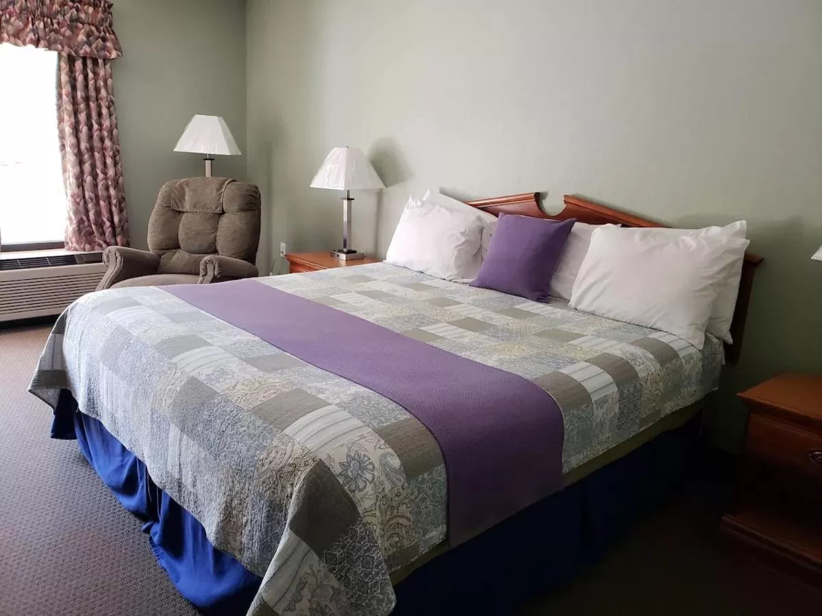 Bed in Hot Springs Village Inn