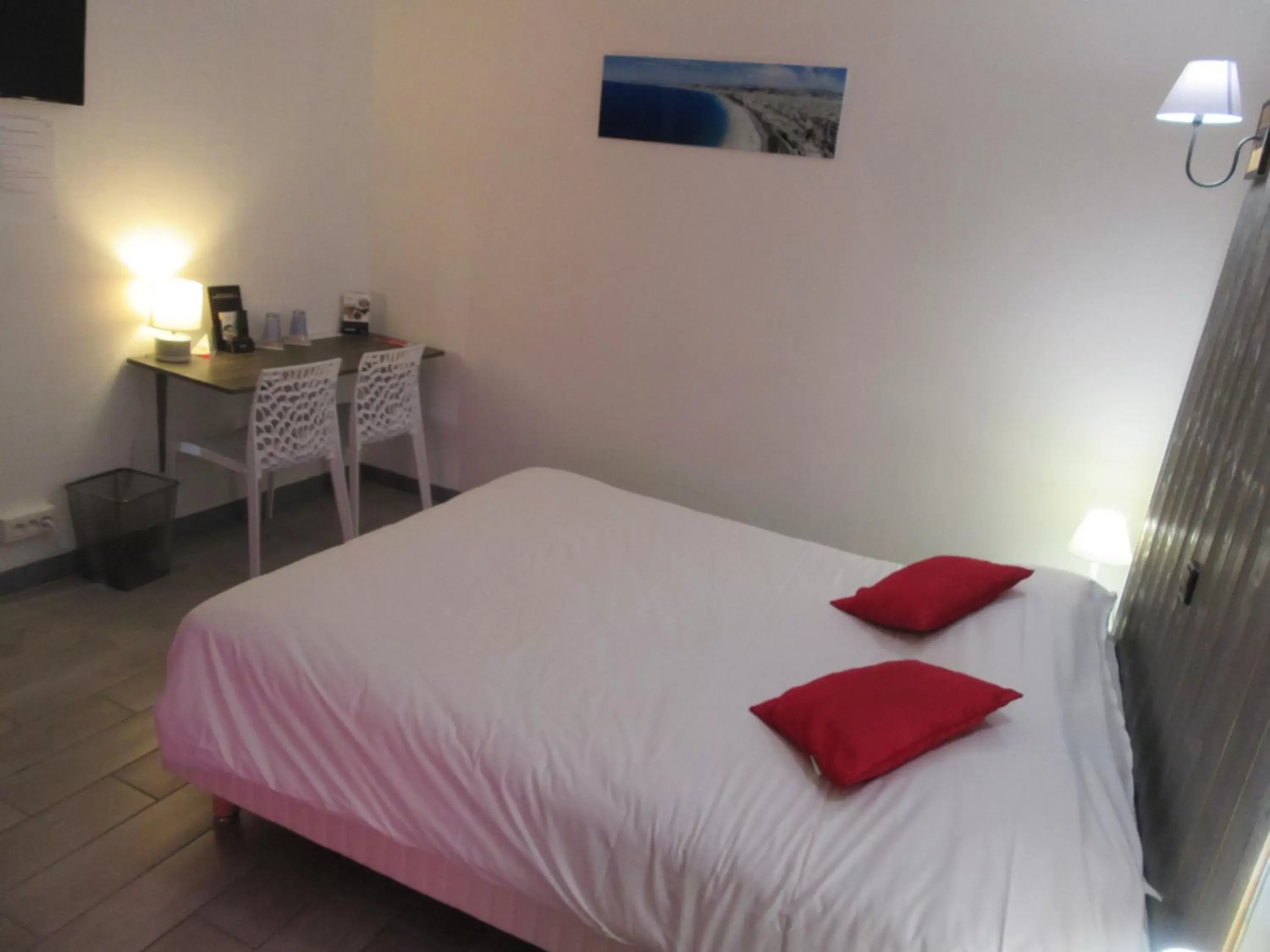 Superior Double Room in Contact Hotel de France Superior Double Room in Contact Hotel de France