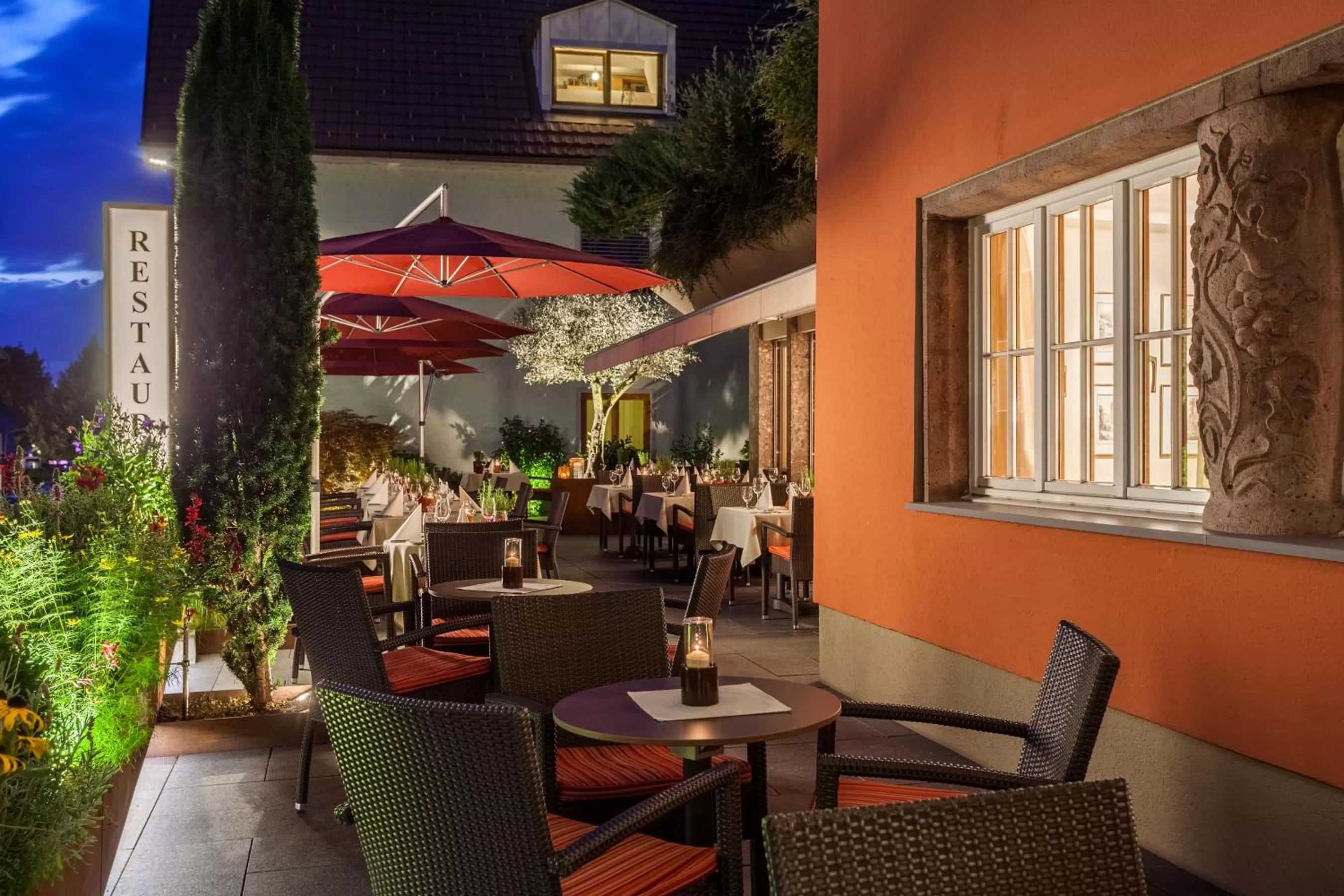 Restaurant/places to eat in Hotel Germania