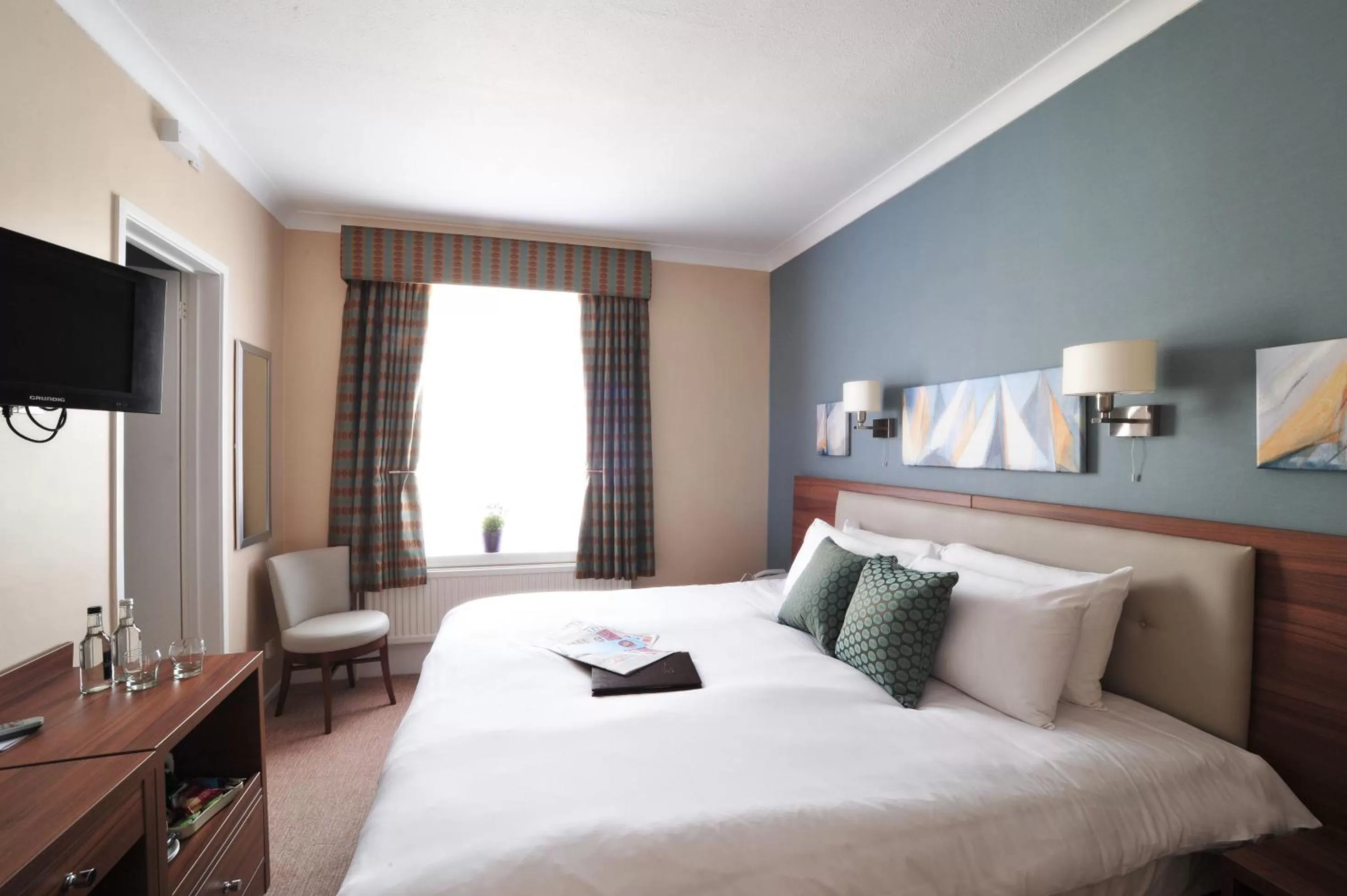 Bed in The White Lion Hotel