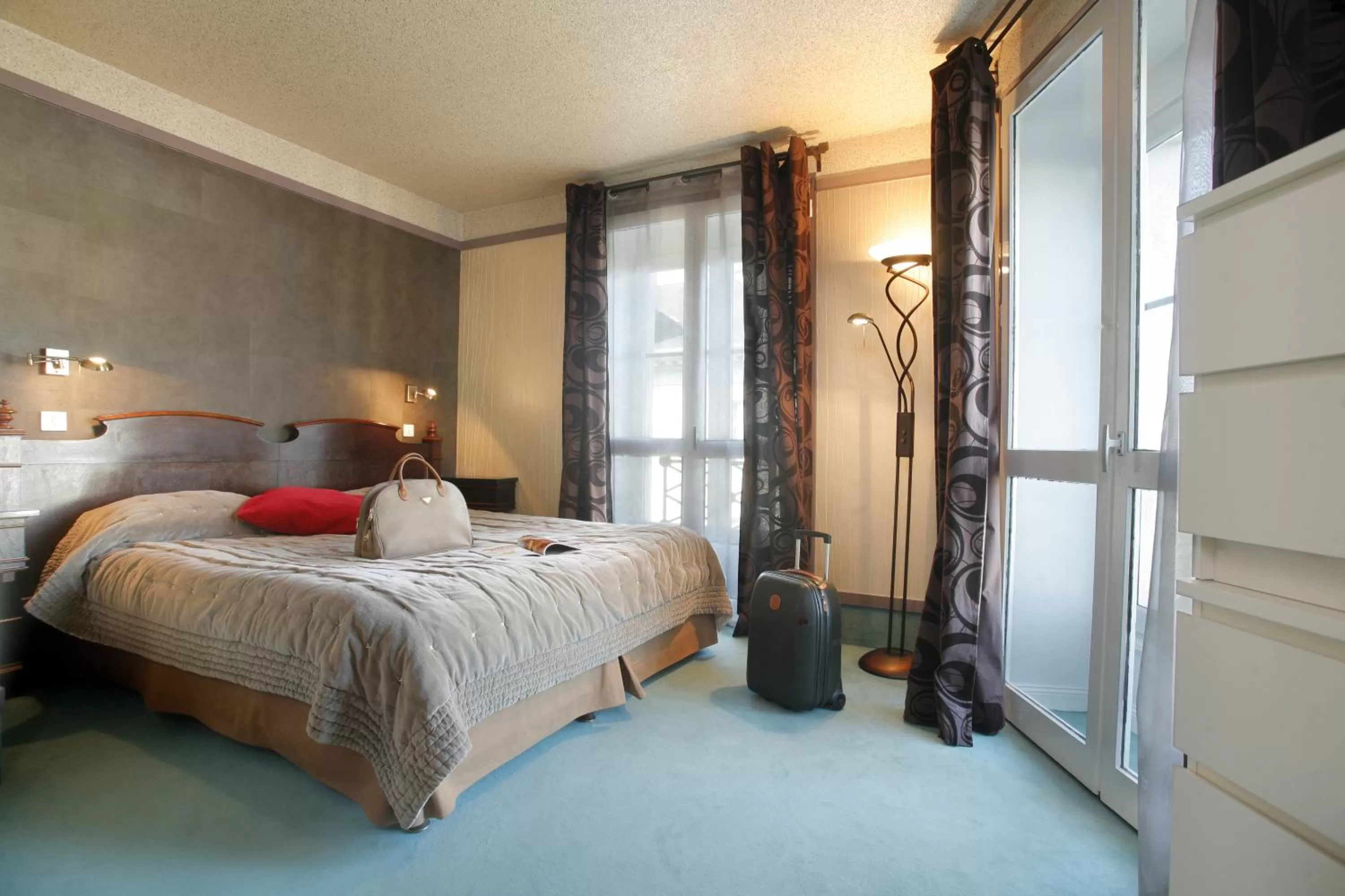 Photo of the whole room, Bed in Hotel De Gramont