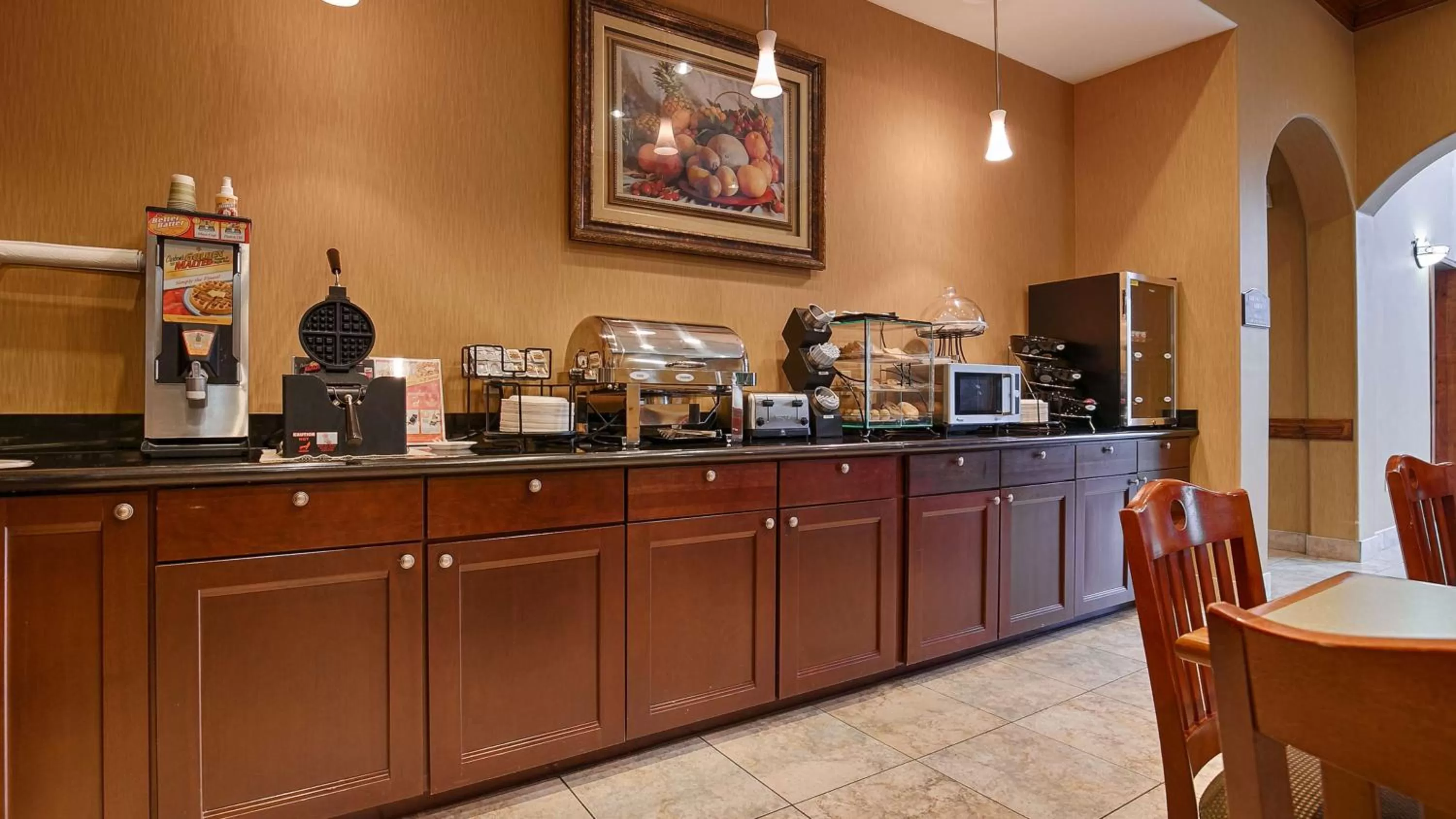 Breakfast in Best Western Plus New Caney Inn & Suites