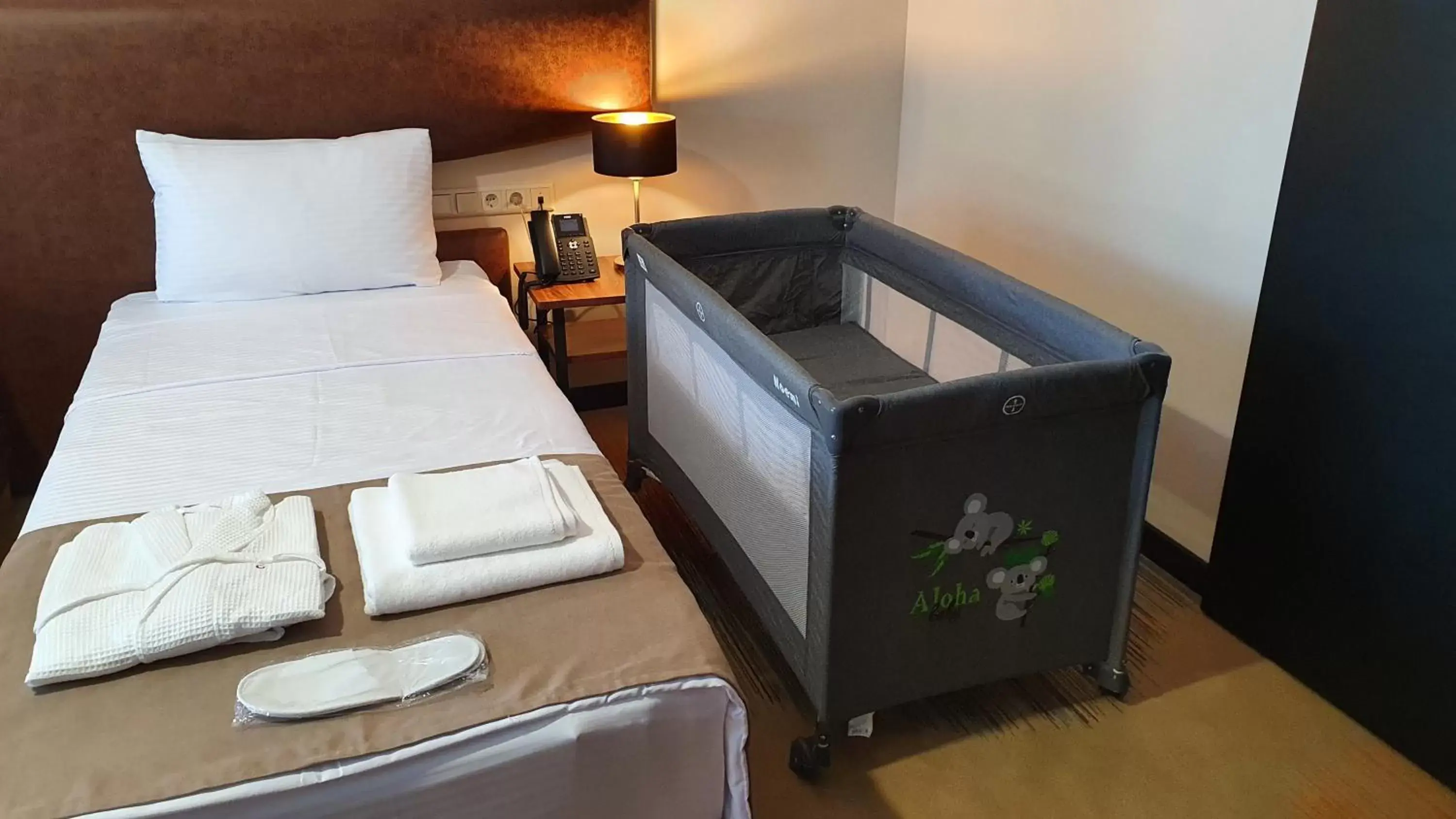 Superior Twin Room - single occupancy in CAROUSEL HOTEL Superior Twin Room - single occupancy in CAROUSEL HOTEL