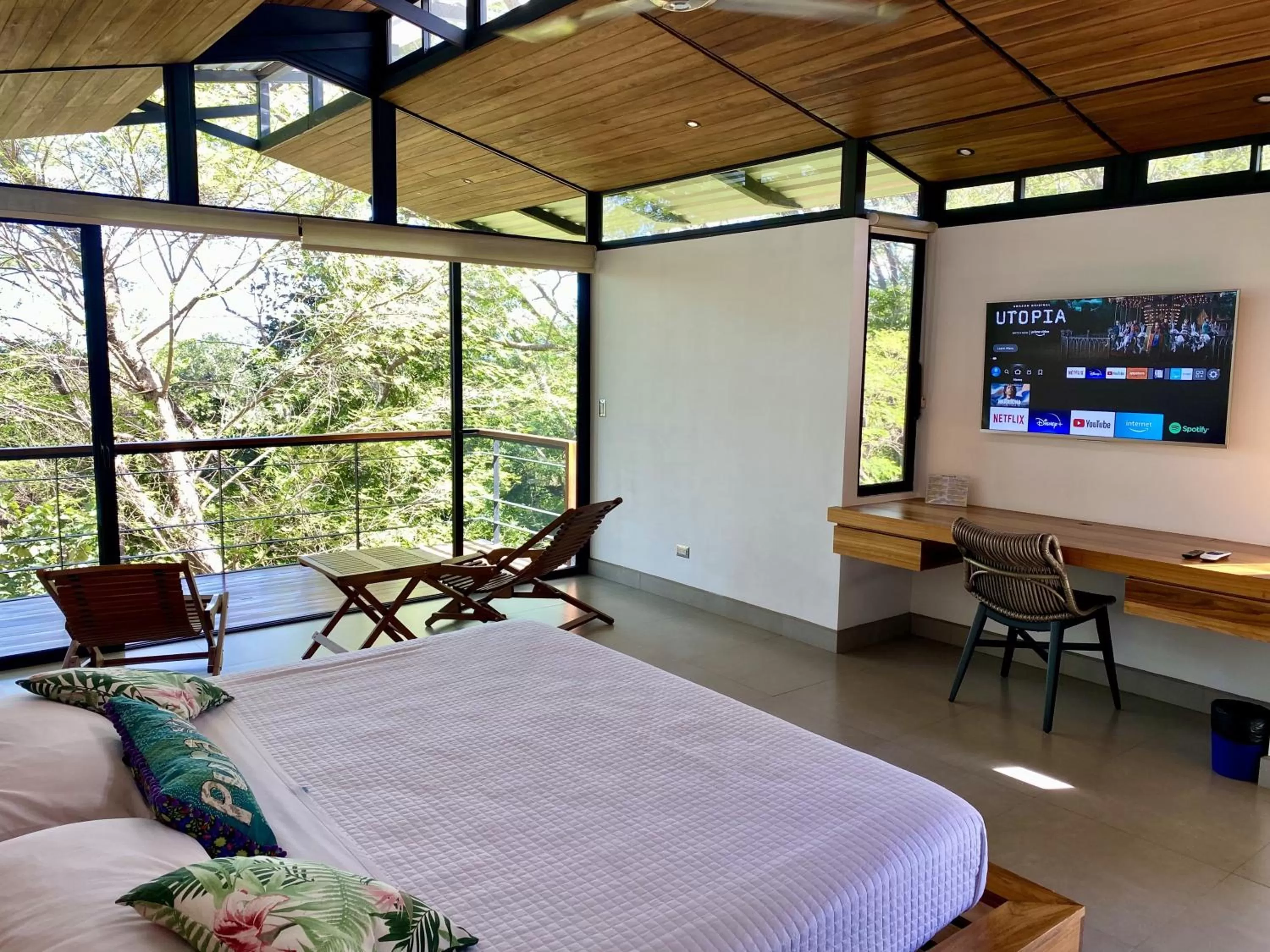 Bed in Pacific Kalokairi - Adults Only