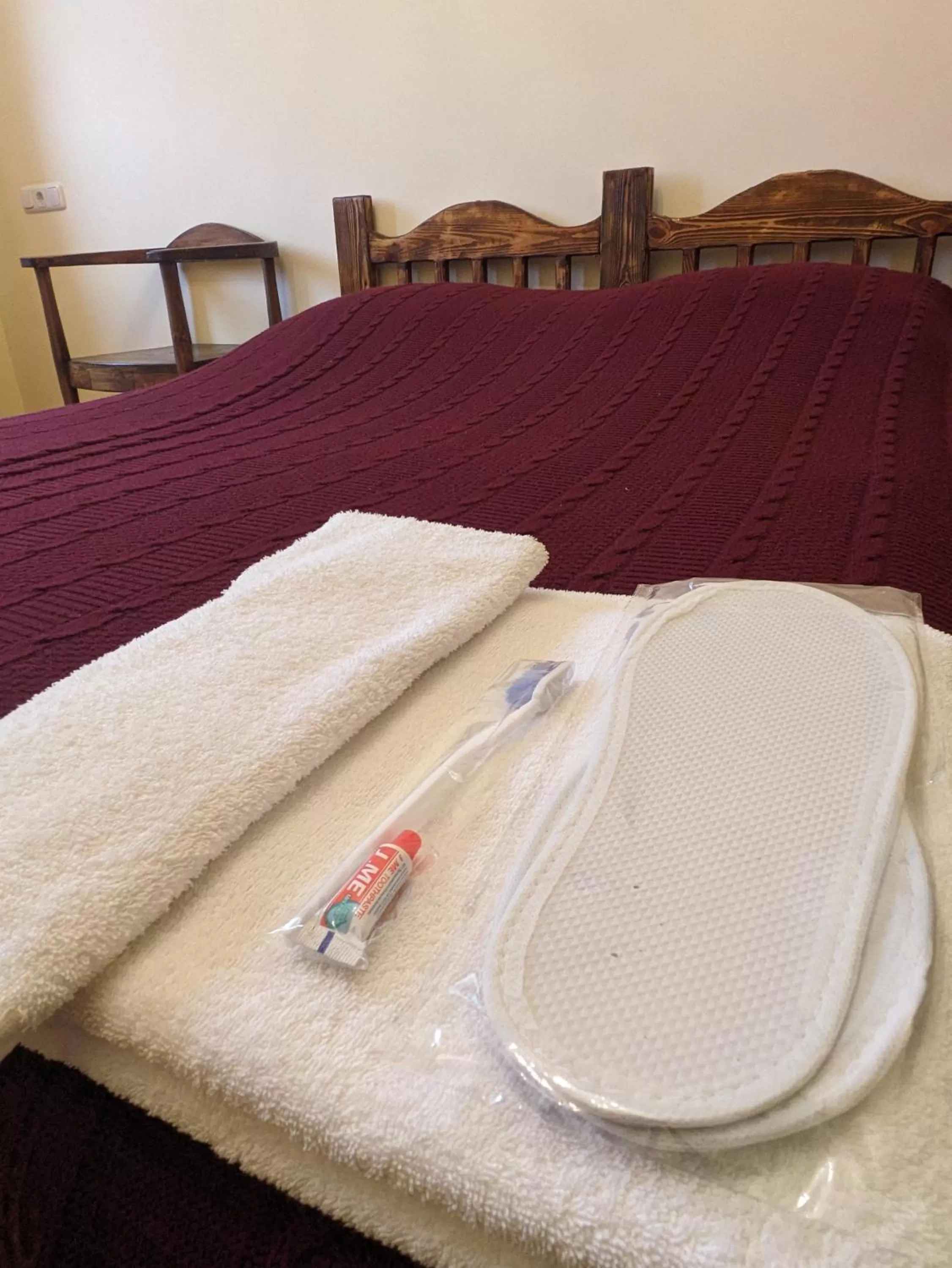 Bed in Vanatun Monastery Stay