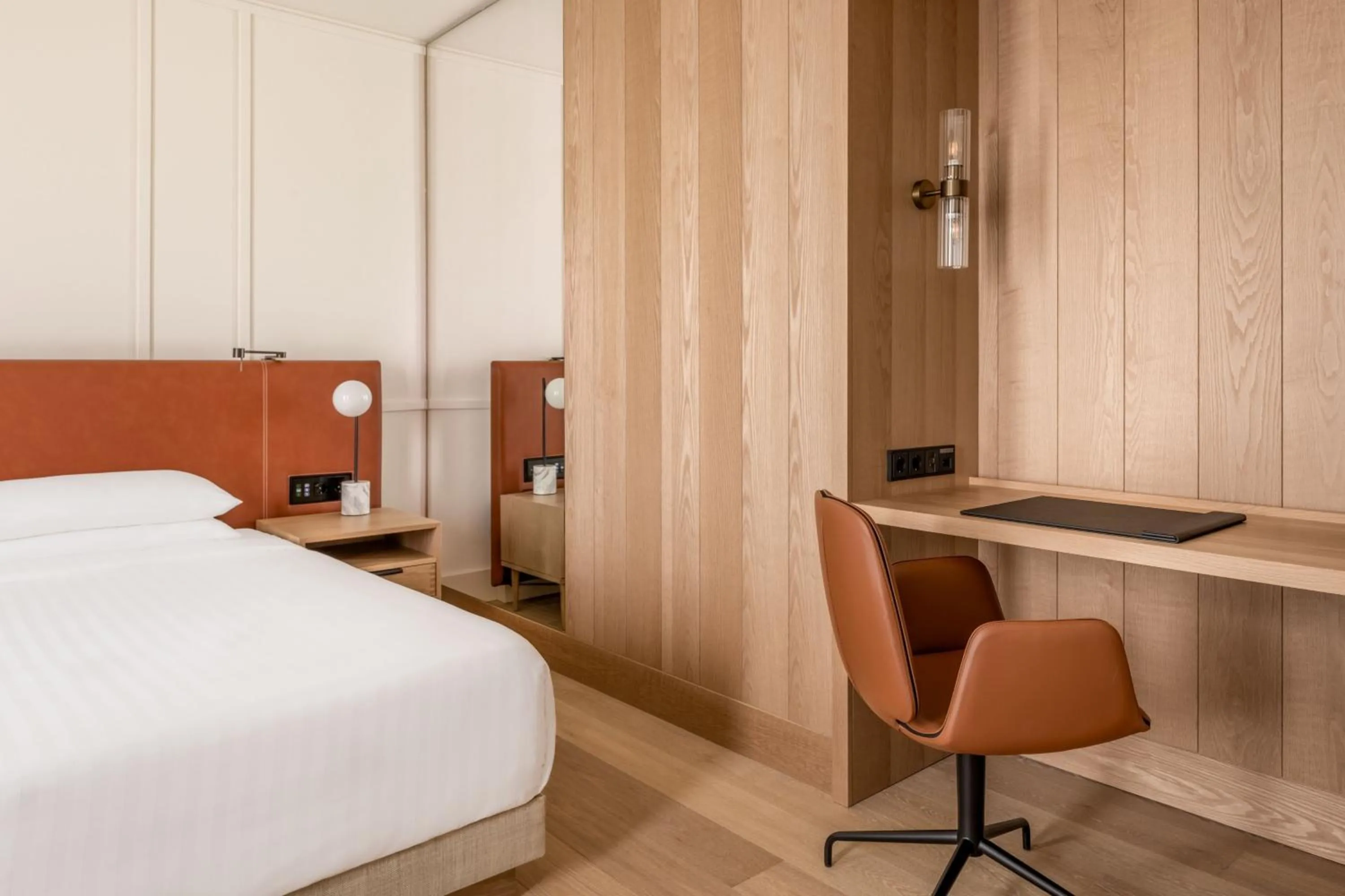 Bed in Munich Marriott Hotel City West