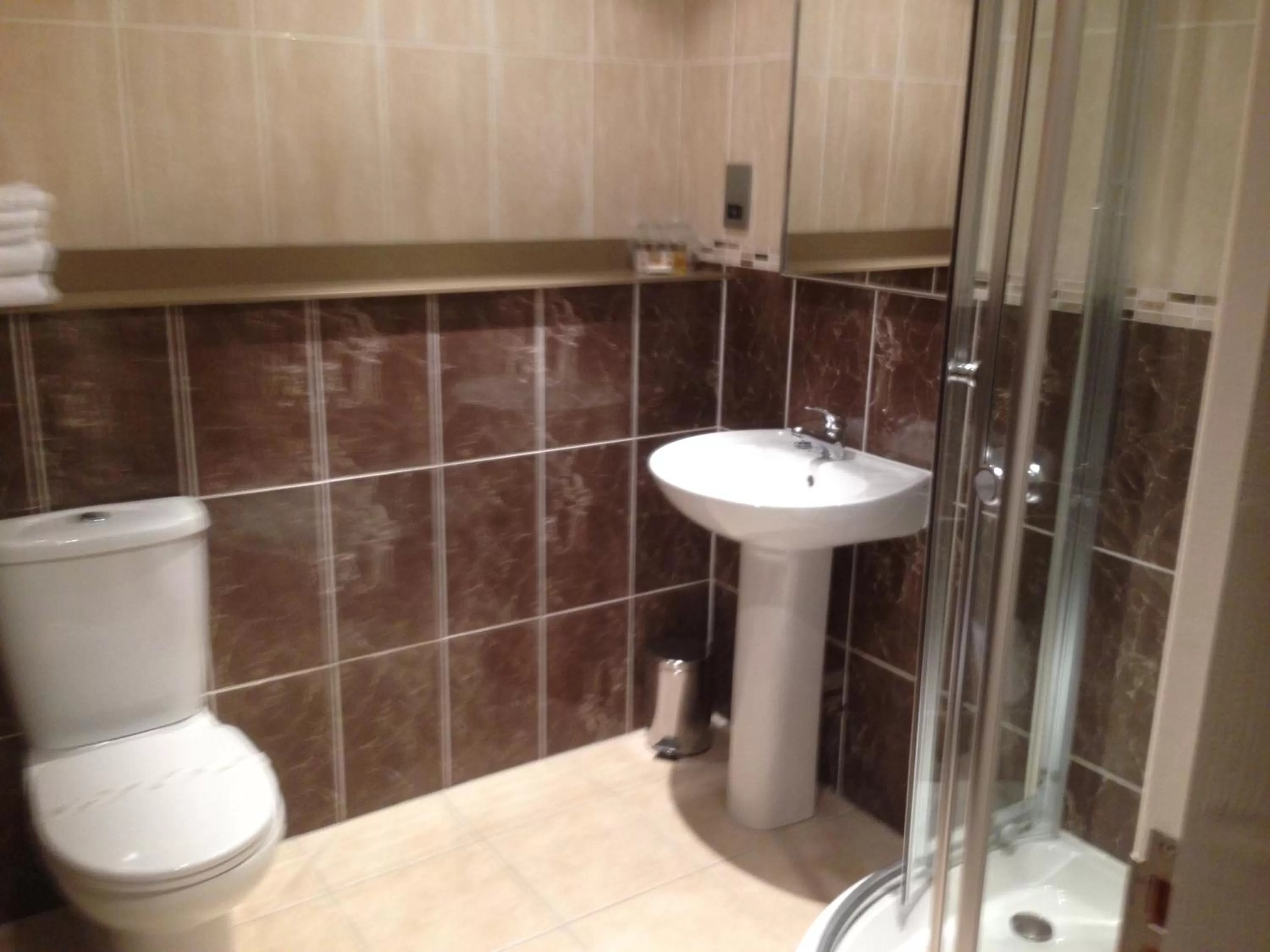 Bathroom in Dumfries Arms Hotel