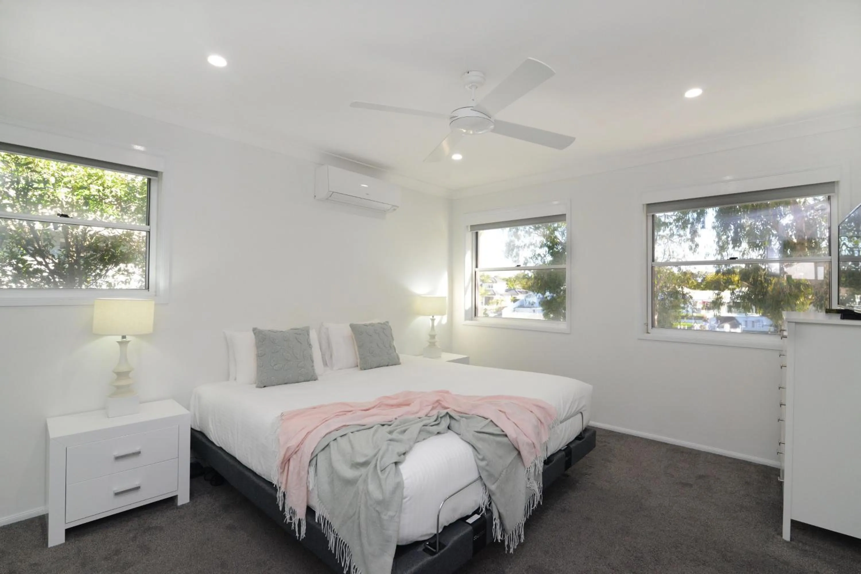 Bed in Noosa Entrance Waterfront Resort