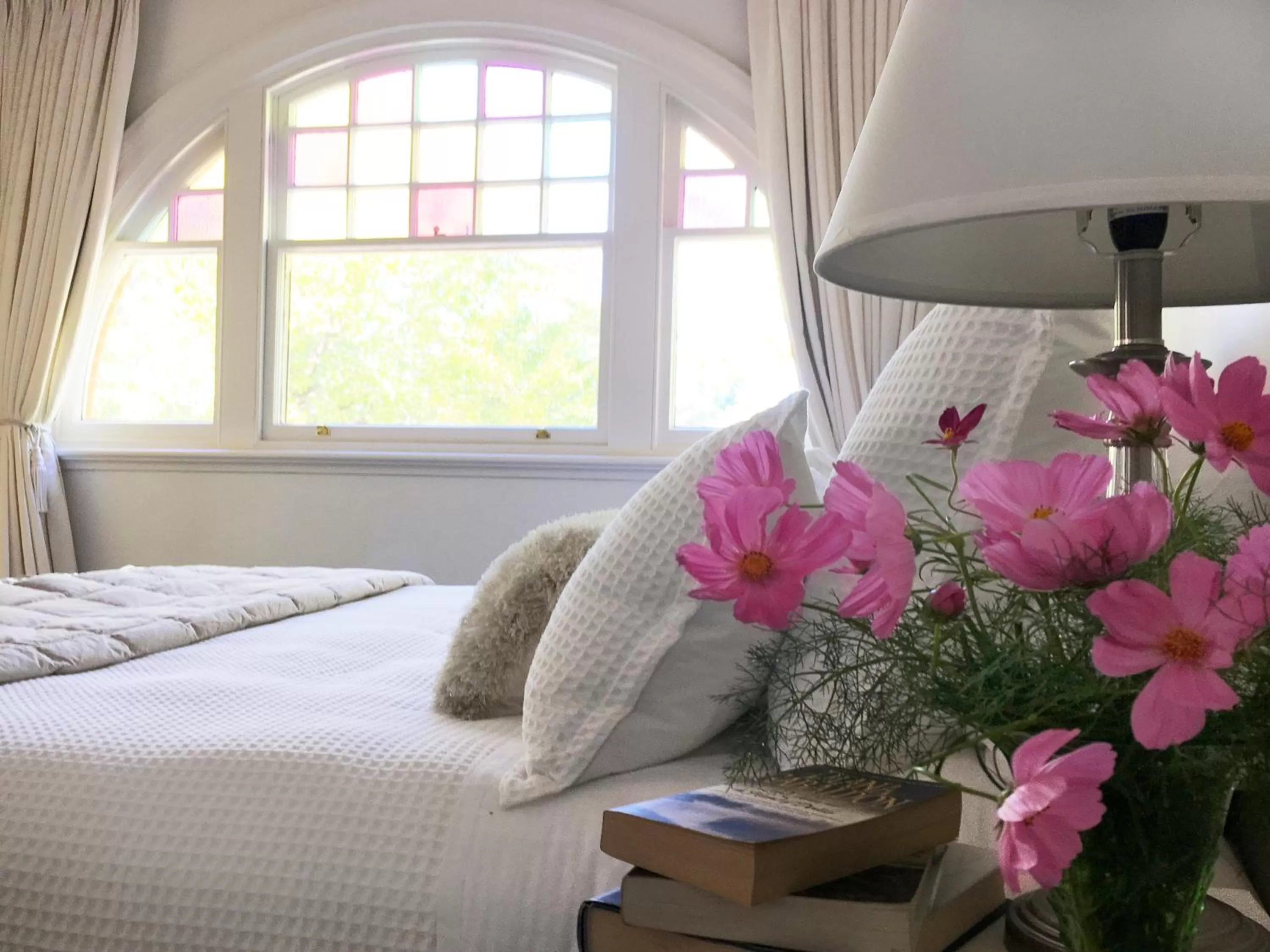 Bed in Howlong Old Post Office Luxury Suite