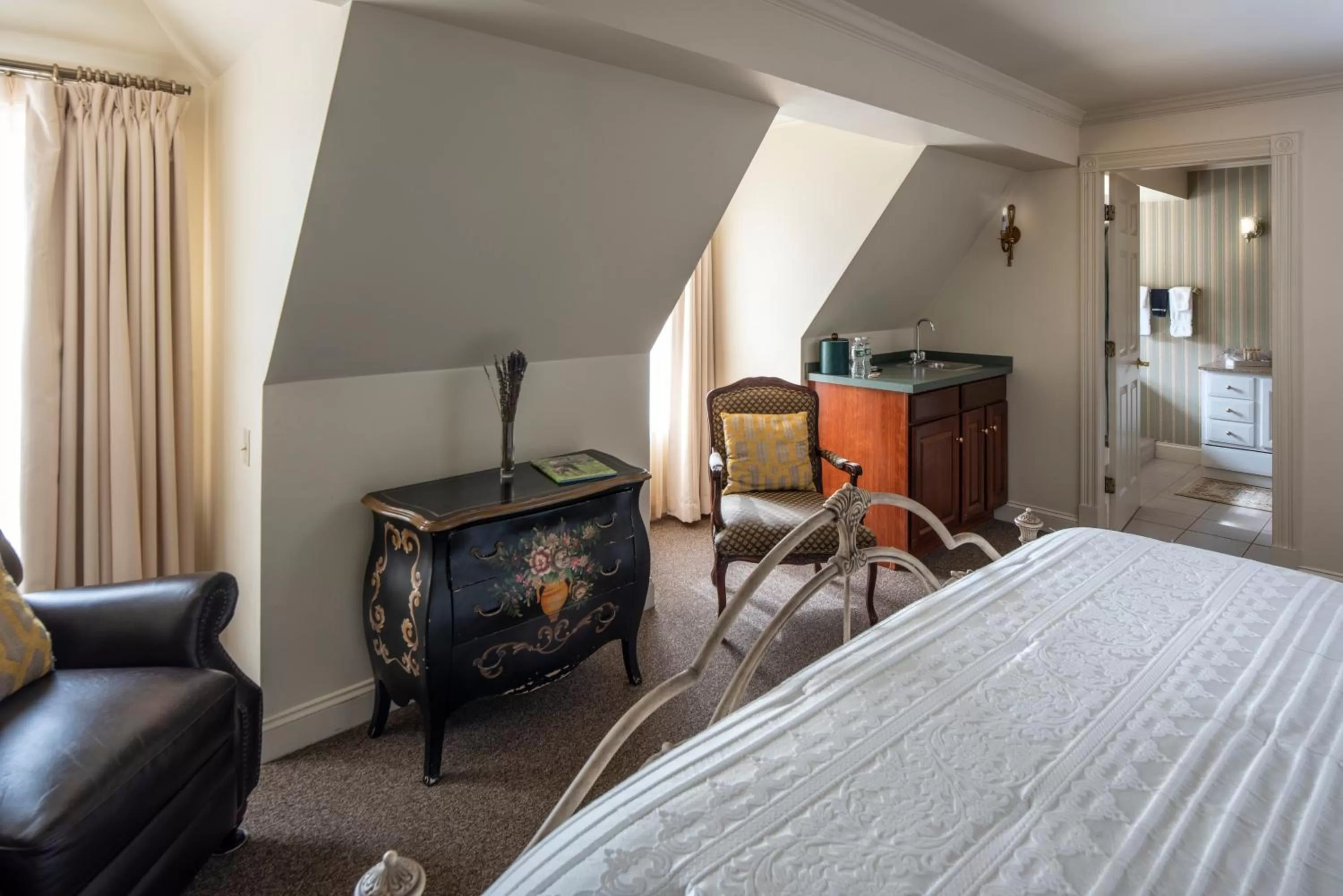 Photo of the whole room, Bed in The Inn at Thorn Hill