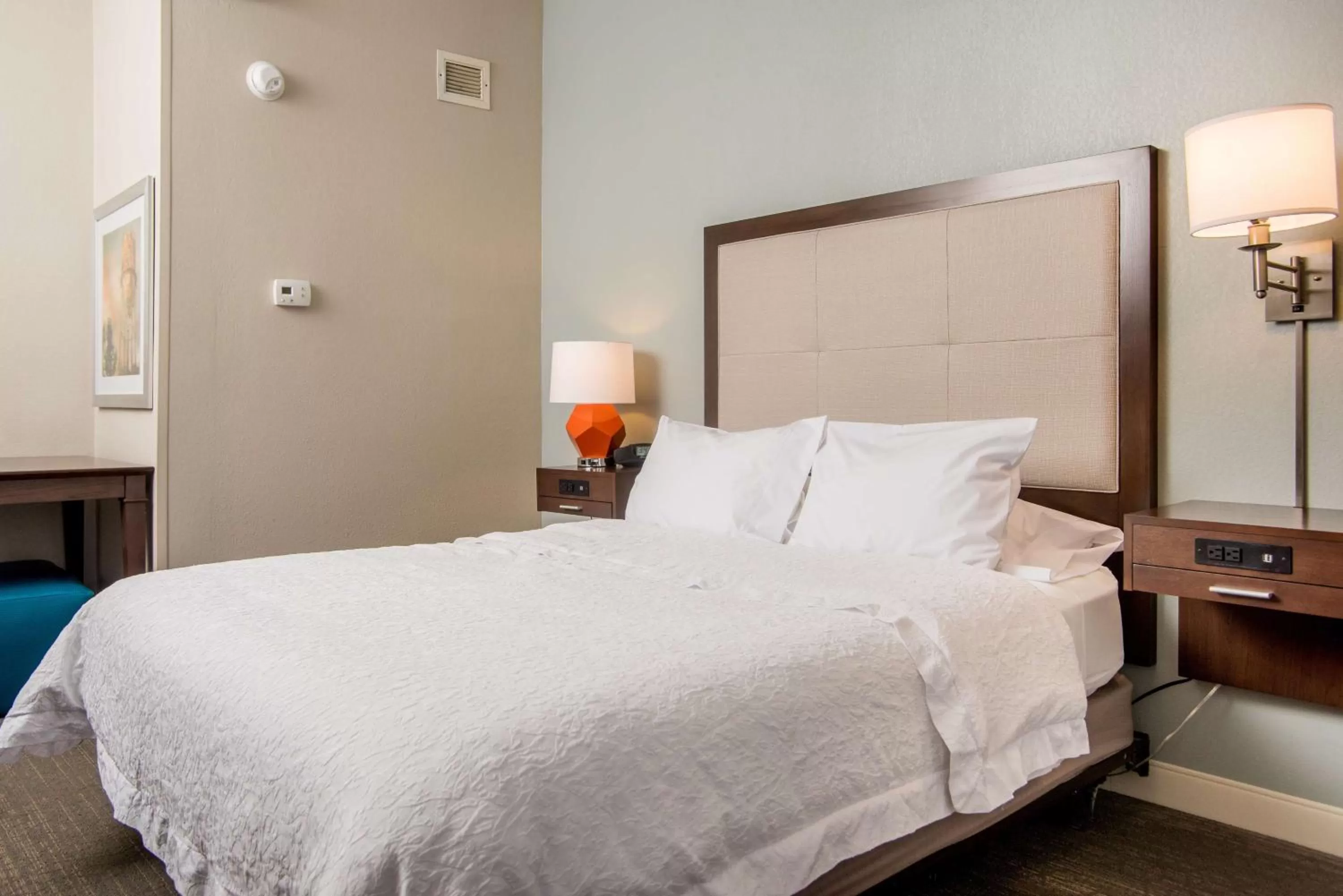 Bed in Hampton Inn Joplin