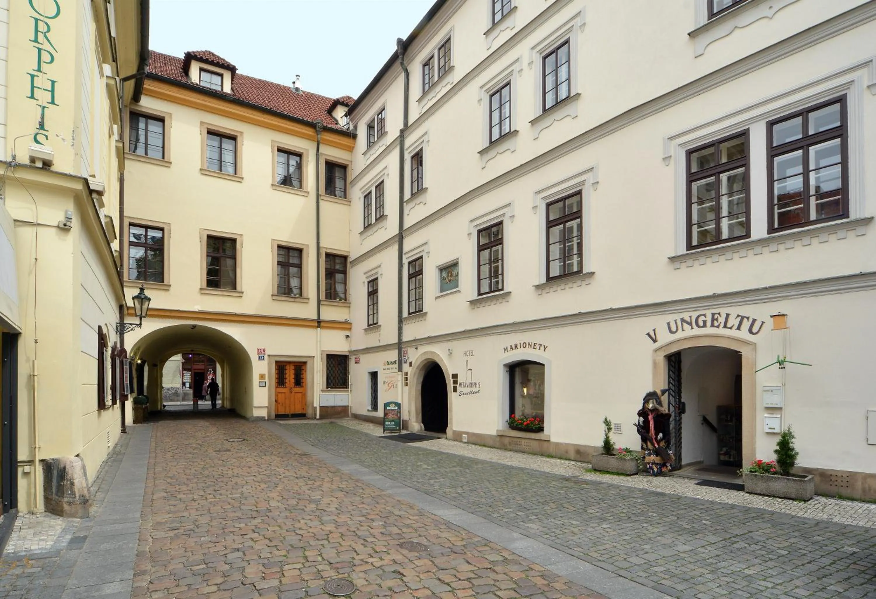 Property building in Hotel Metamorphis