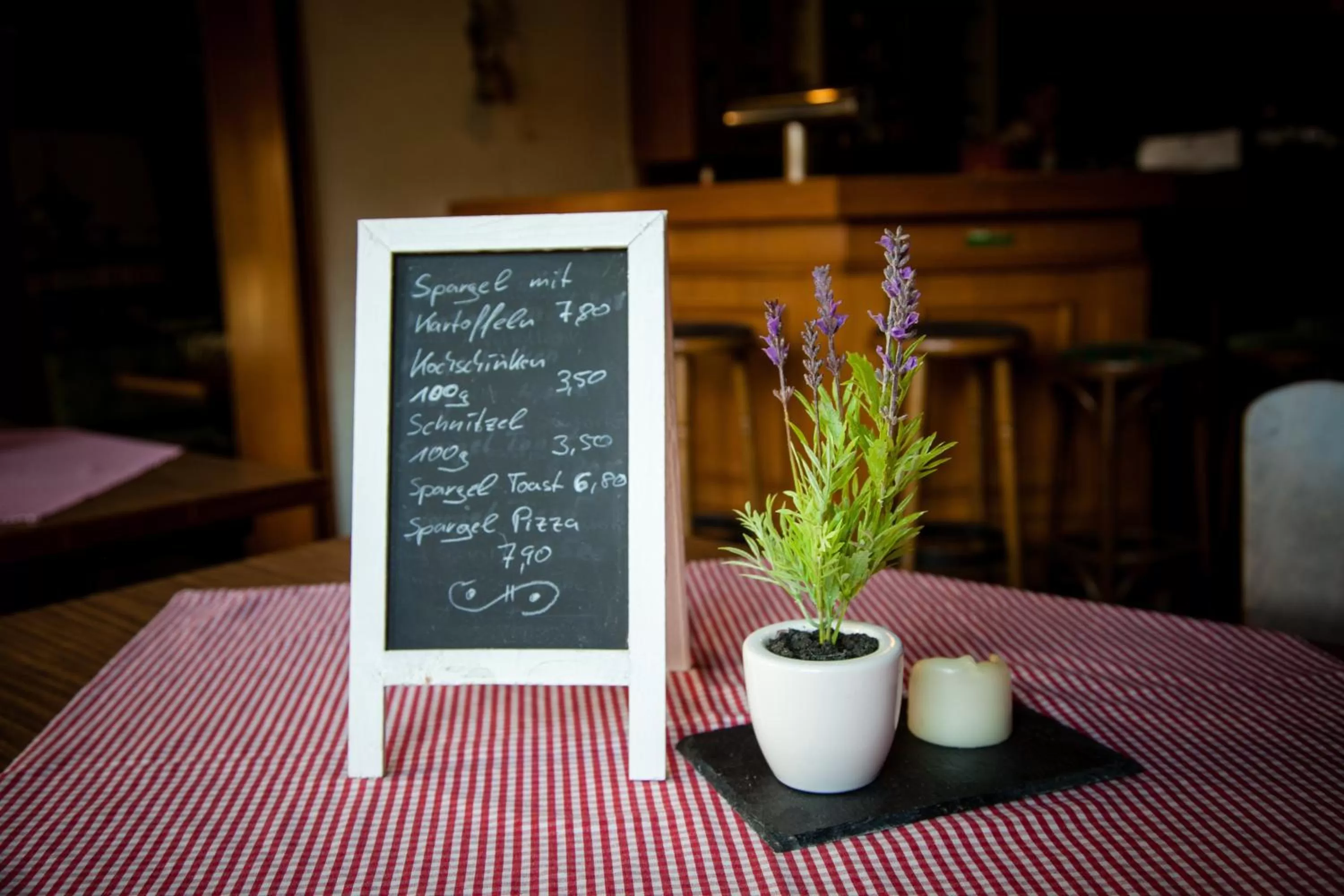 Food and drinks in Herzog's Ulsterbrücke Garni Hotel