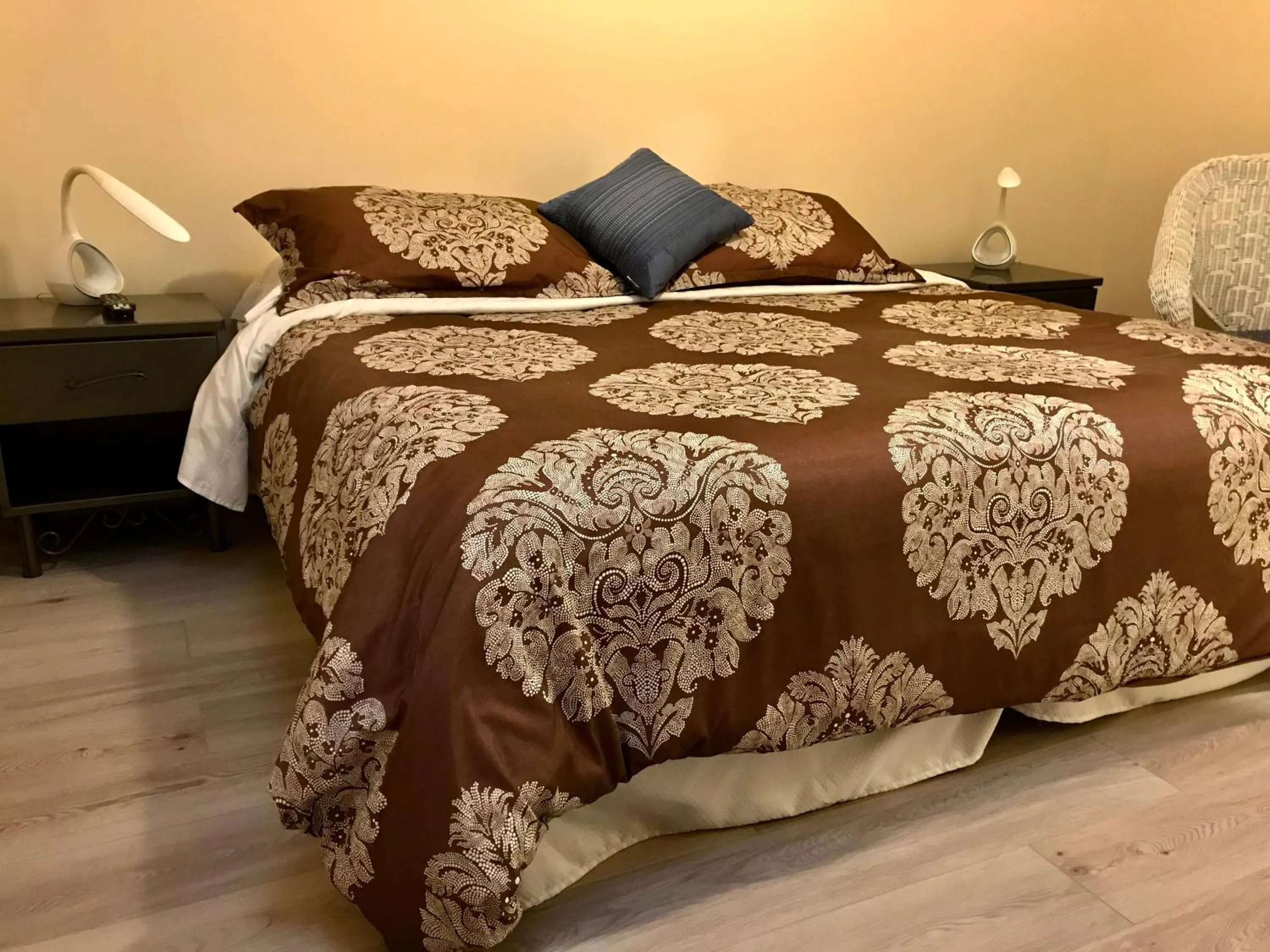 Bed in Auberge du Sault-à-la-Puce