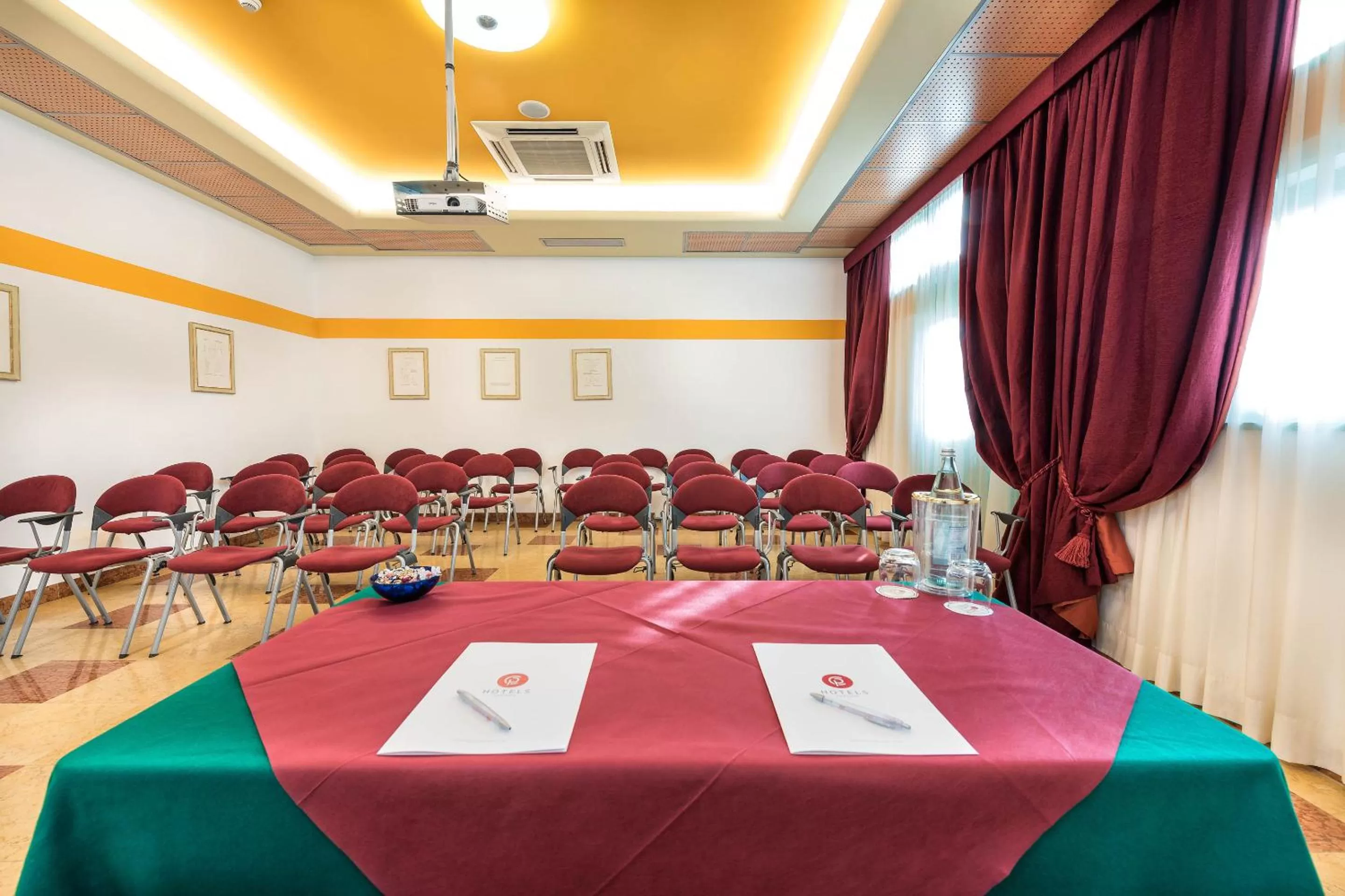 Meeting/conference room in West Point Airport Hotel