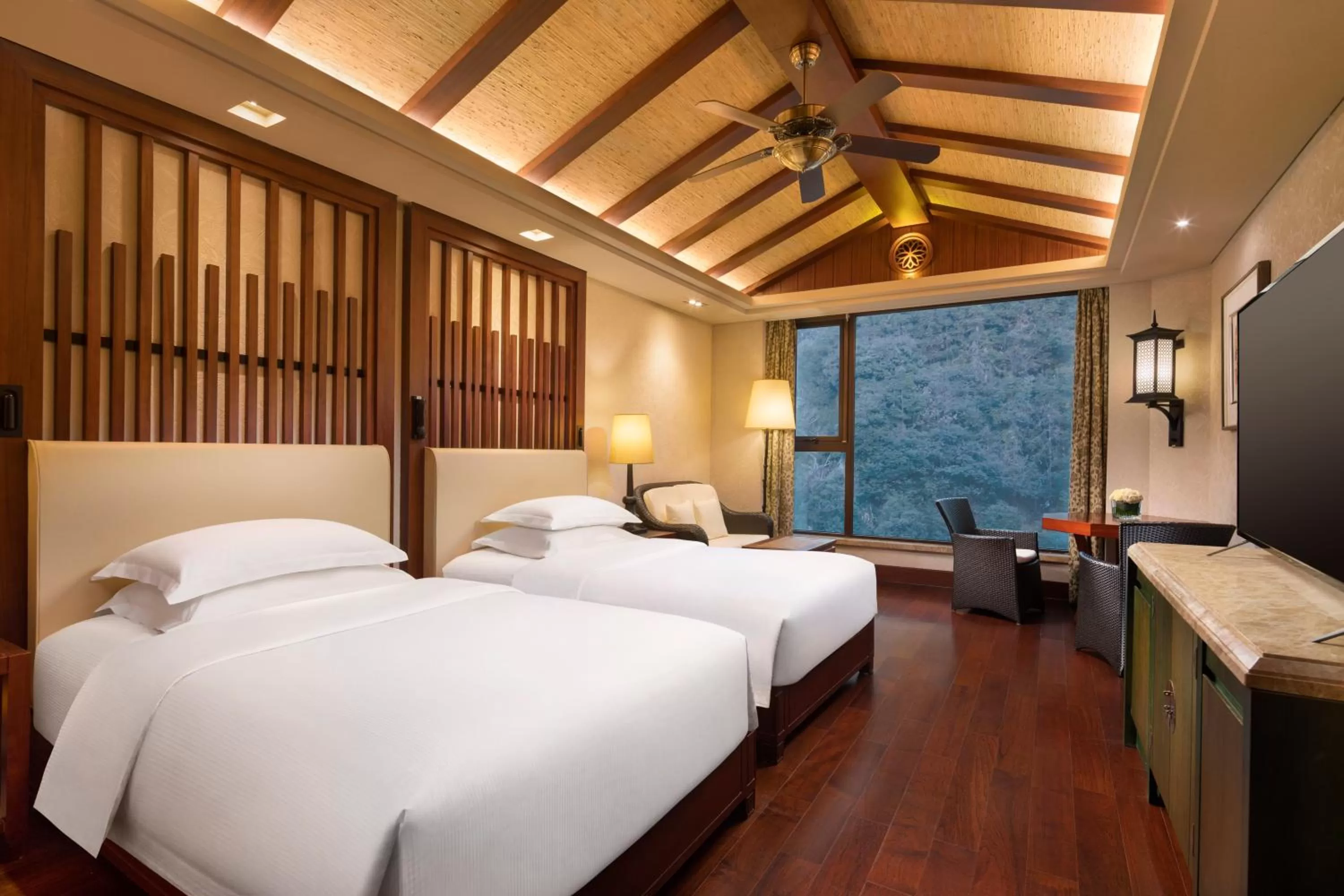 Photo of the whole room, Bed in Hilton Sanqingshan Resort