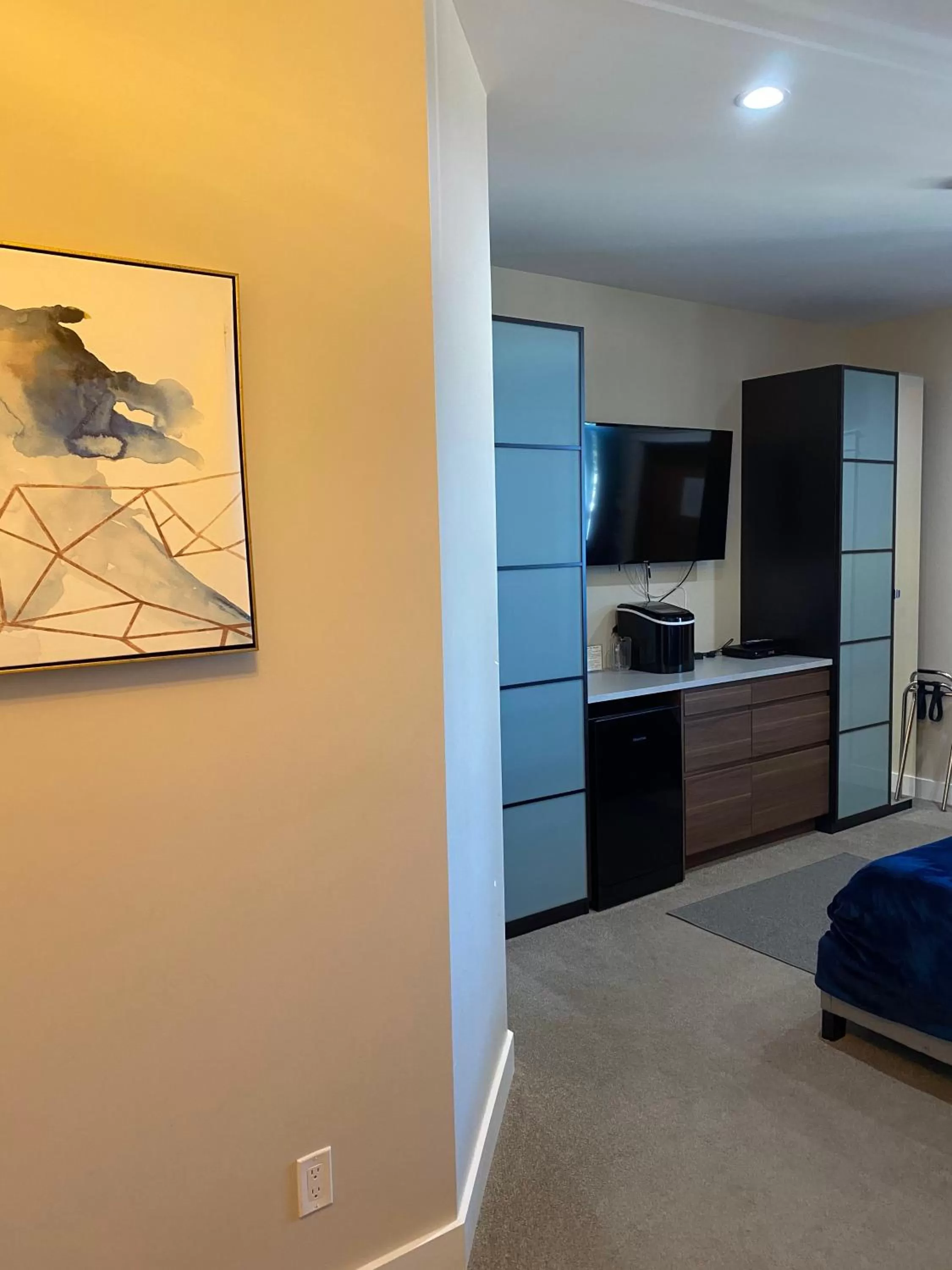 Photo of the whole room, Kitchen/Kitchenette in Beyond Bliss Suites & Spa