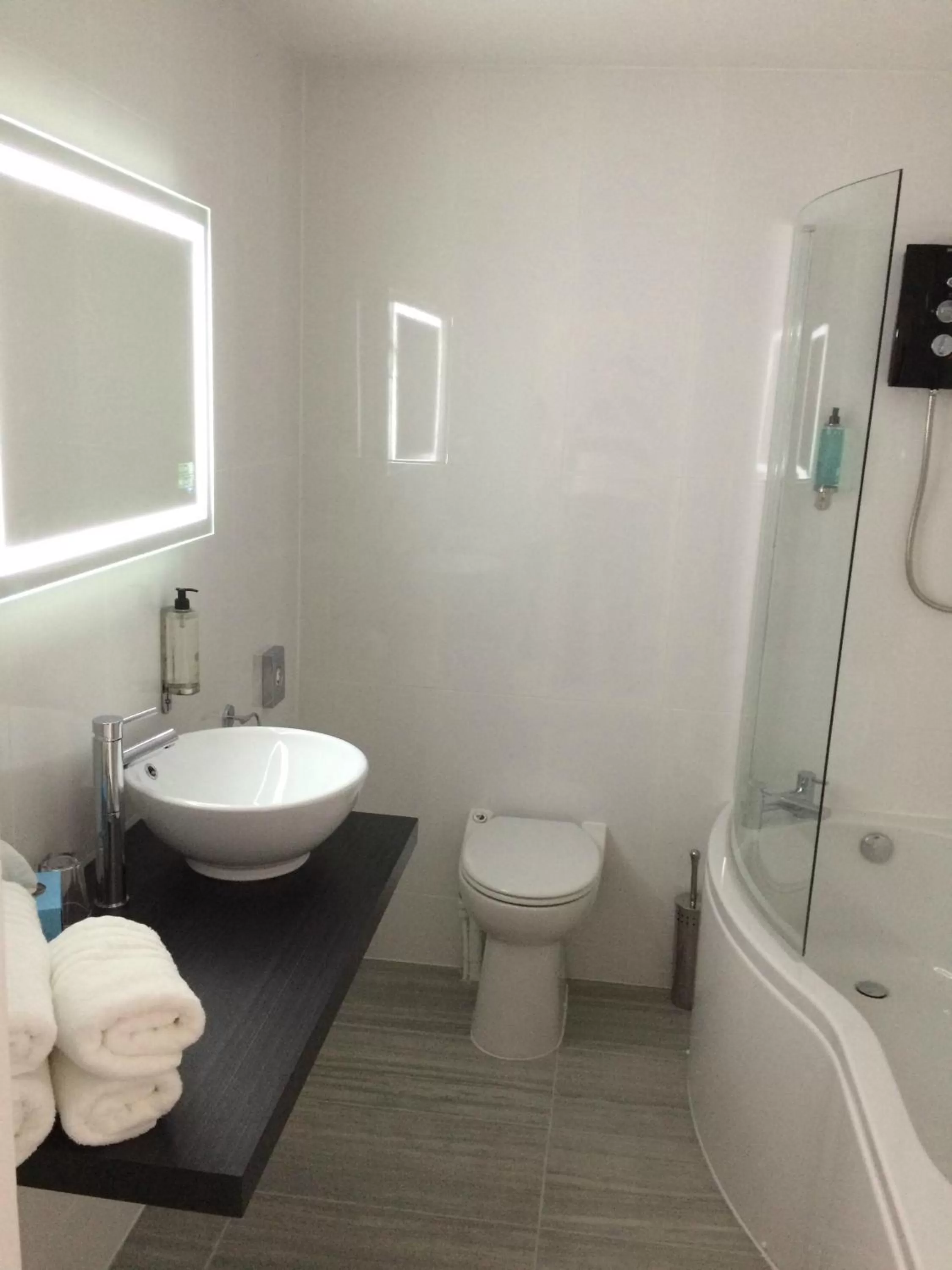 Bathroom in Portreath Arms