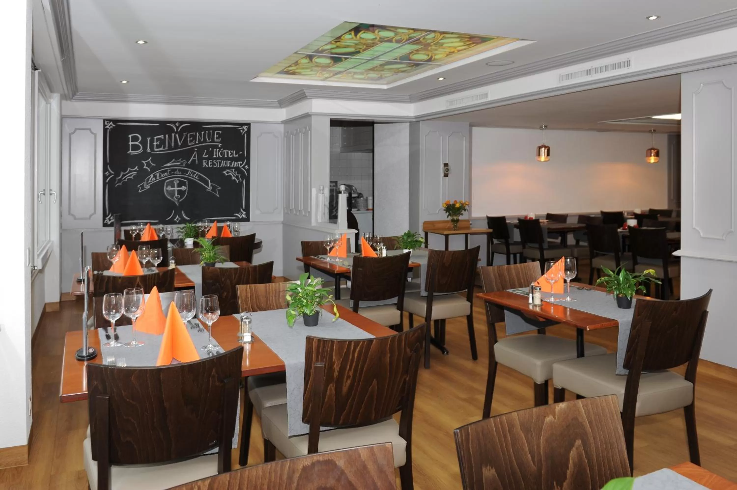 Restaurant/places to eat in La Dent-du-Midi Hôtel & Restaurant