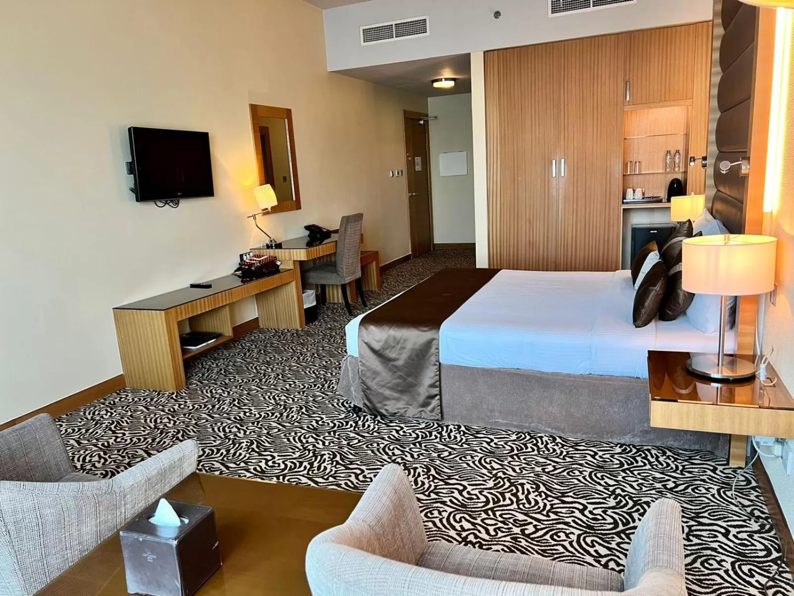 Bedroom, Bed in Copthorne Hotel Sharjah