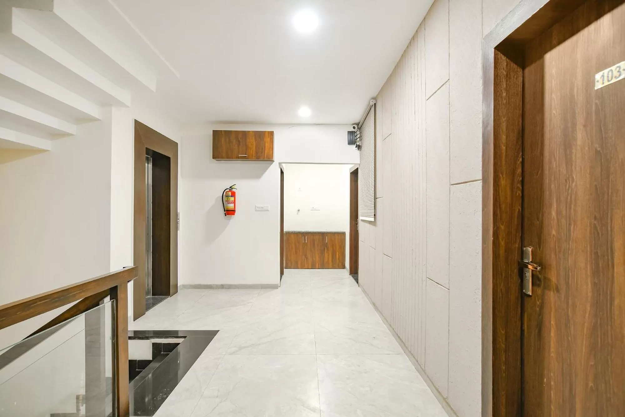 Lobby or reception, Kitchen/Kitchenette in FabHotel Ramya