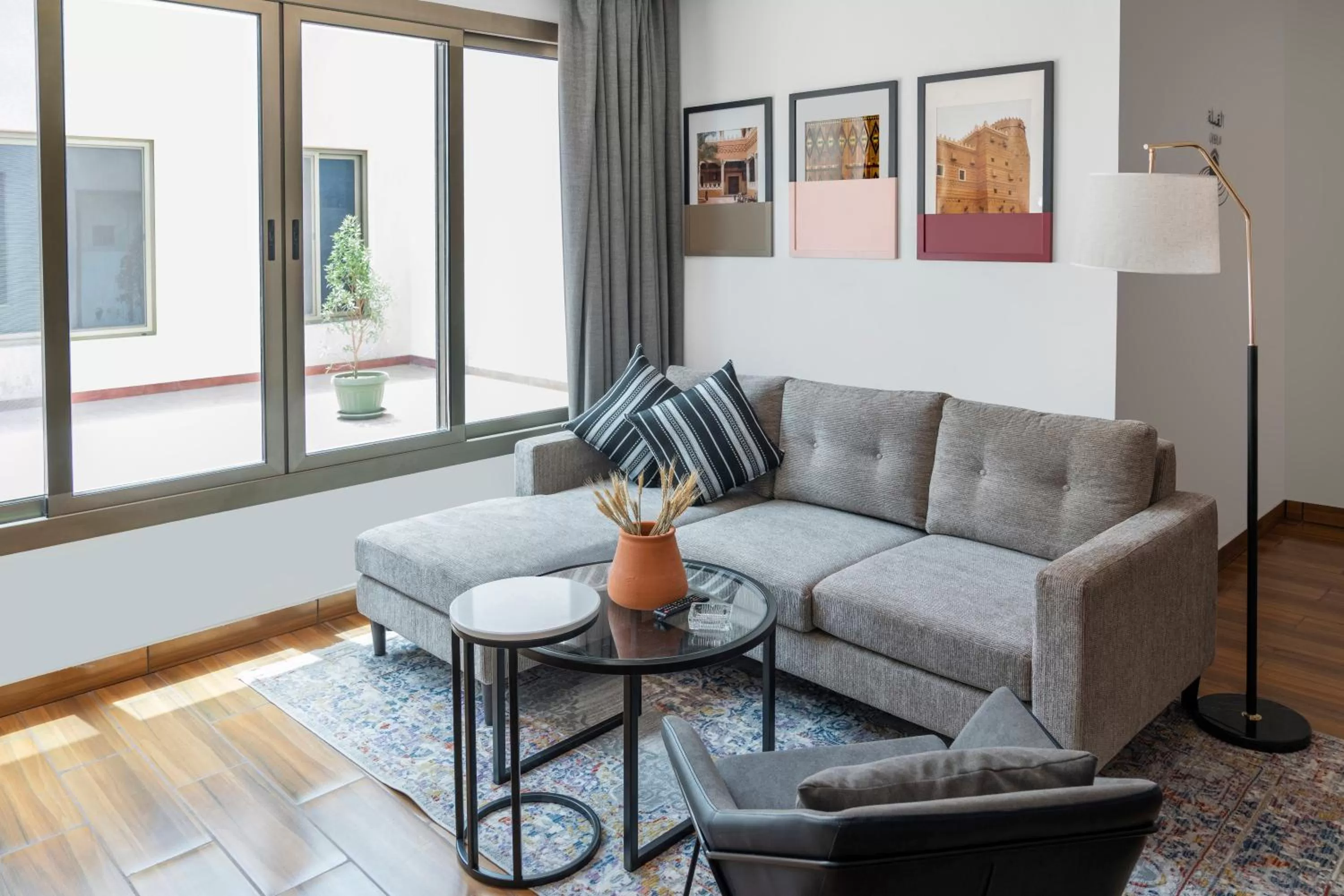 Living room in Dara Qurtubah Hotel