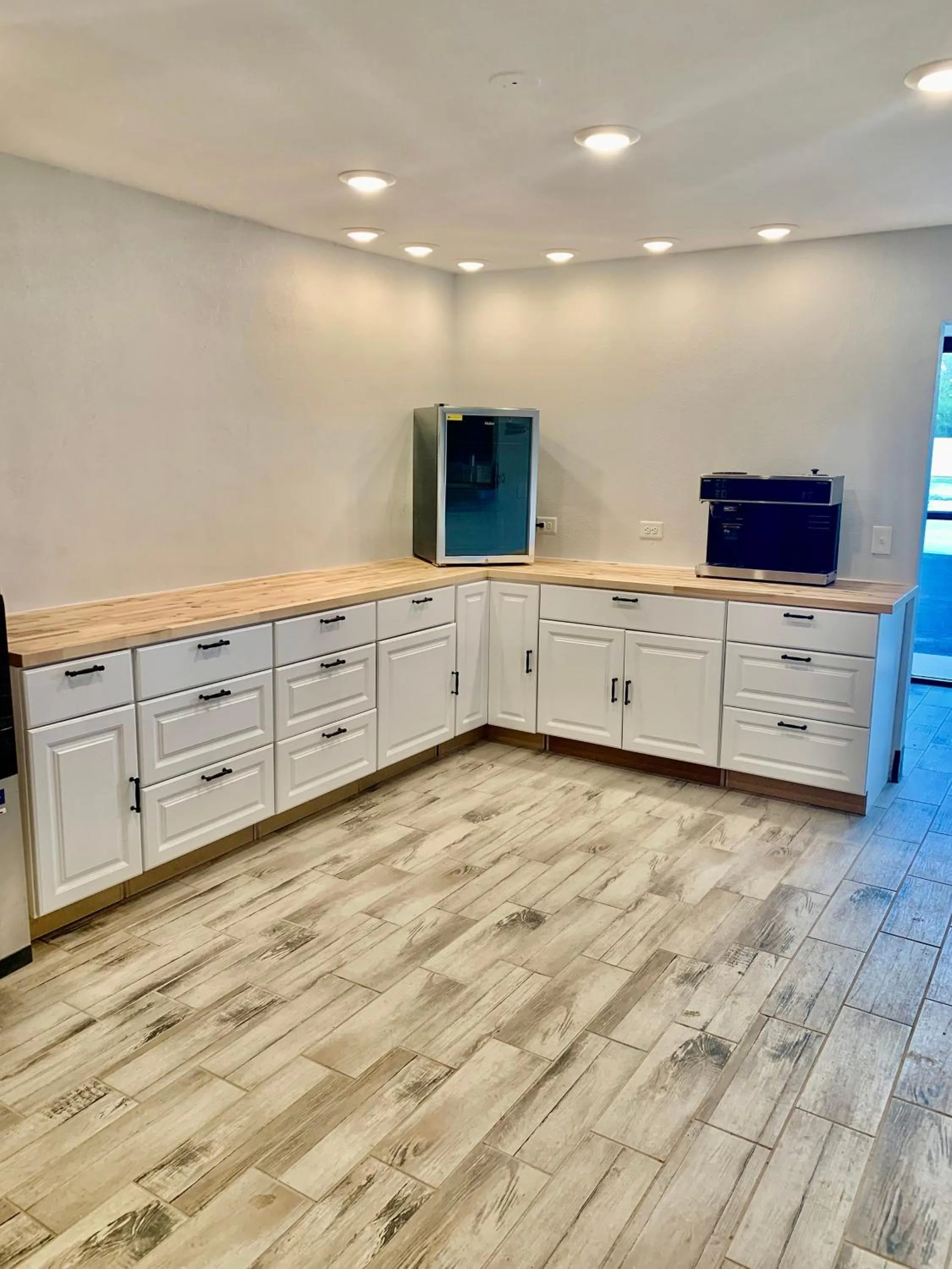 Kitchen/Kitchenette in Executive Inn Midland