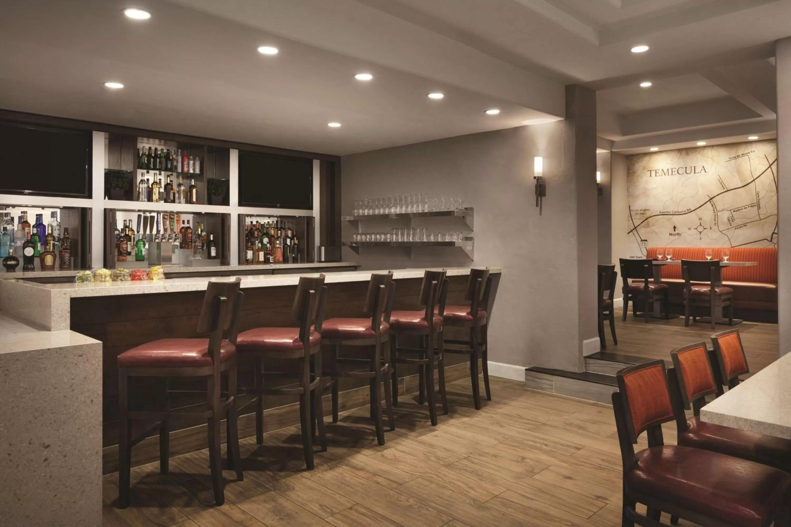 Lounge or bar in Embassy Suites by Hilton Temecula Valley Wine Country