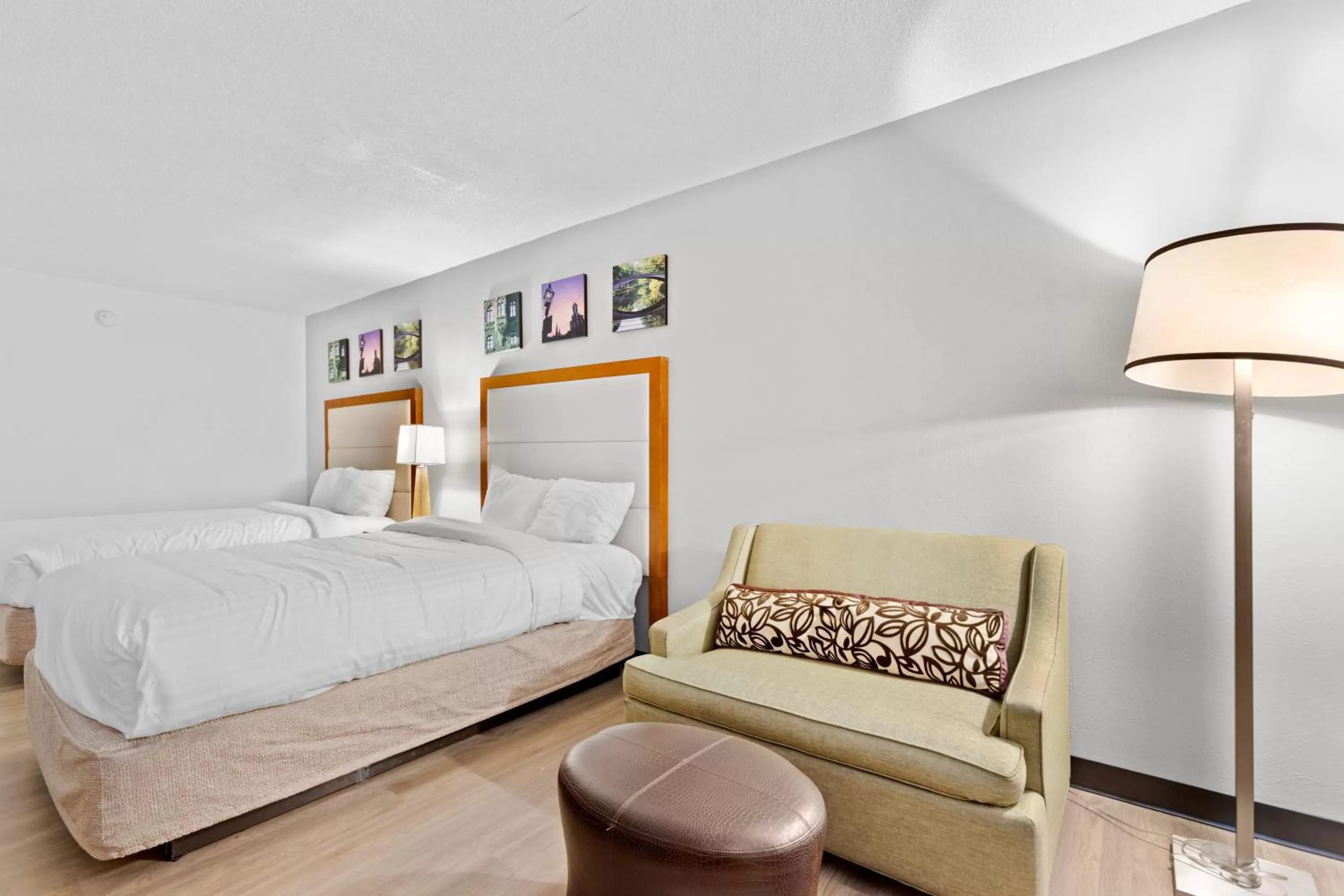 Photo of the whole room, Bed in Days Inn by Wyndham Erie