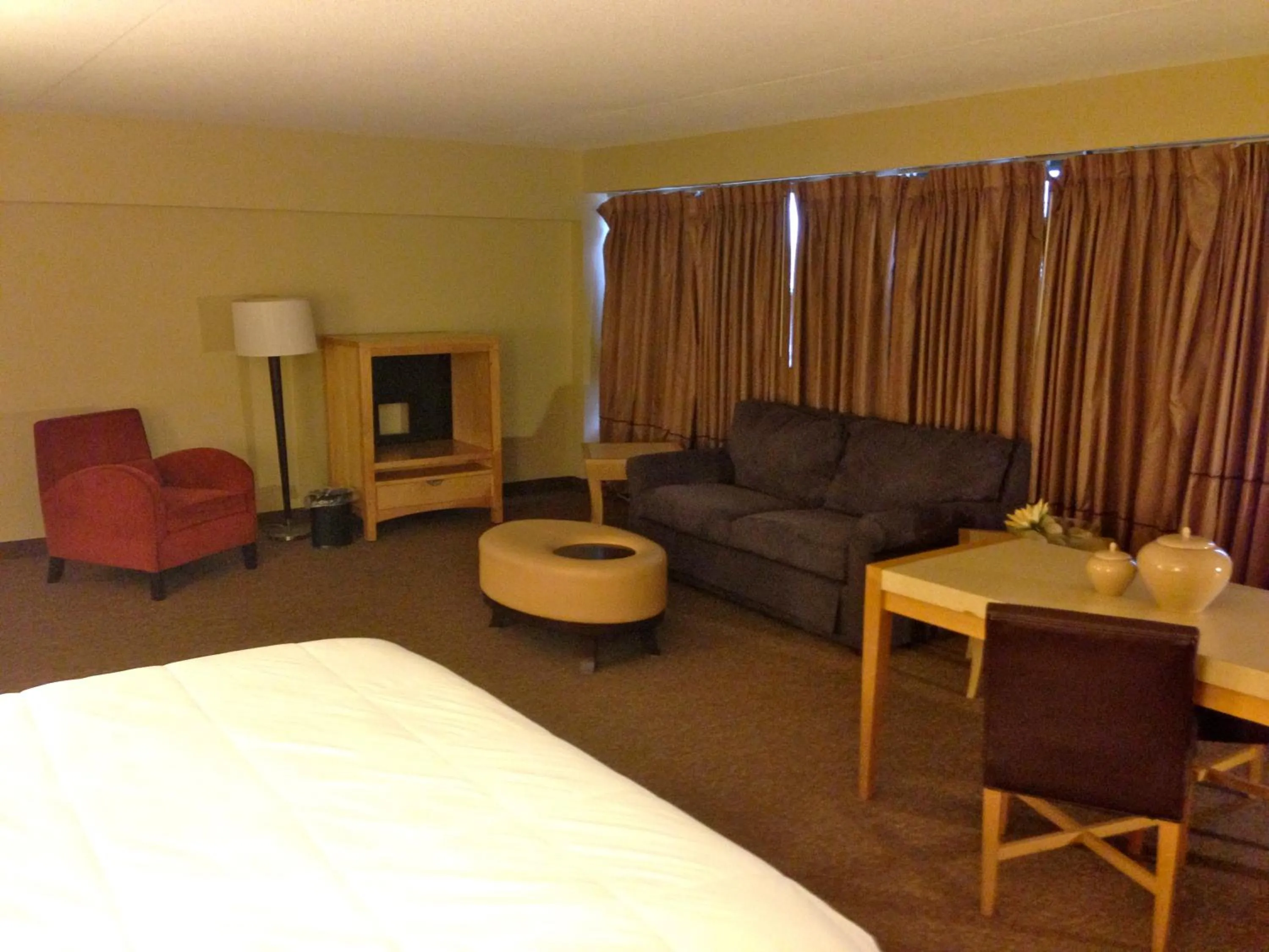 Living room, Seating Area in The Avalon Hotel and Conference Center