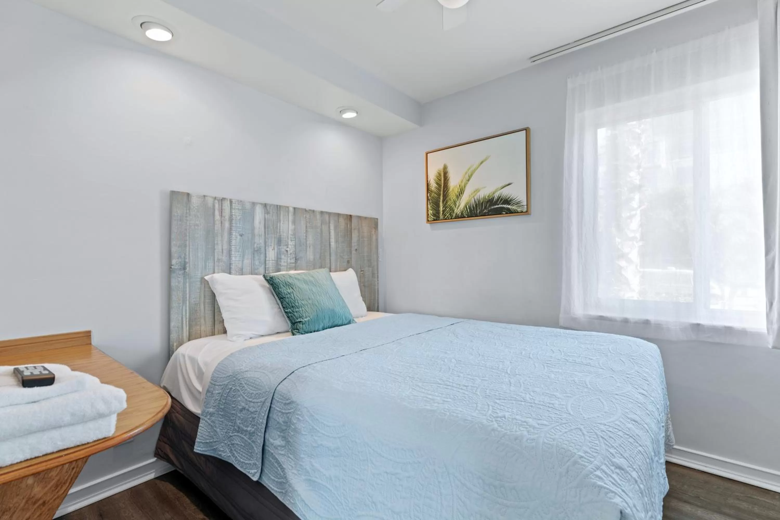 Bed in Ocean Lodge Santa Monica Beach Hotel