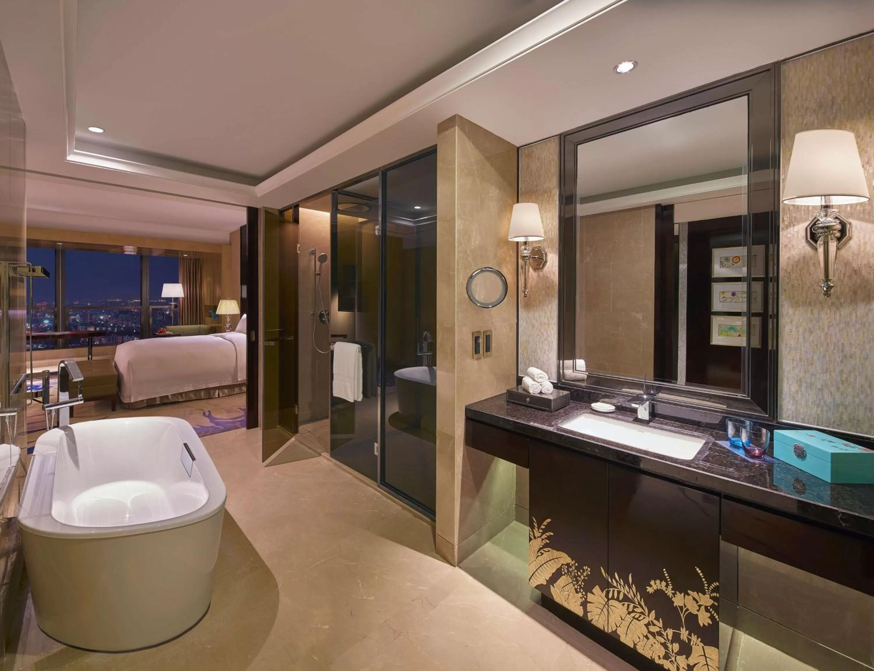 Bathroom, Bed in Hilton Haikou