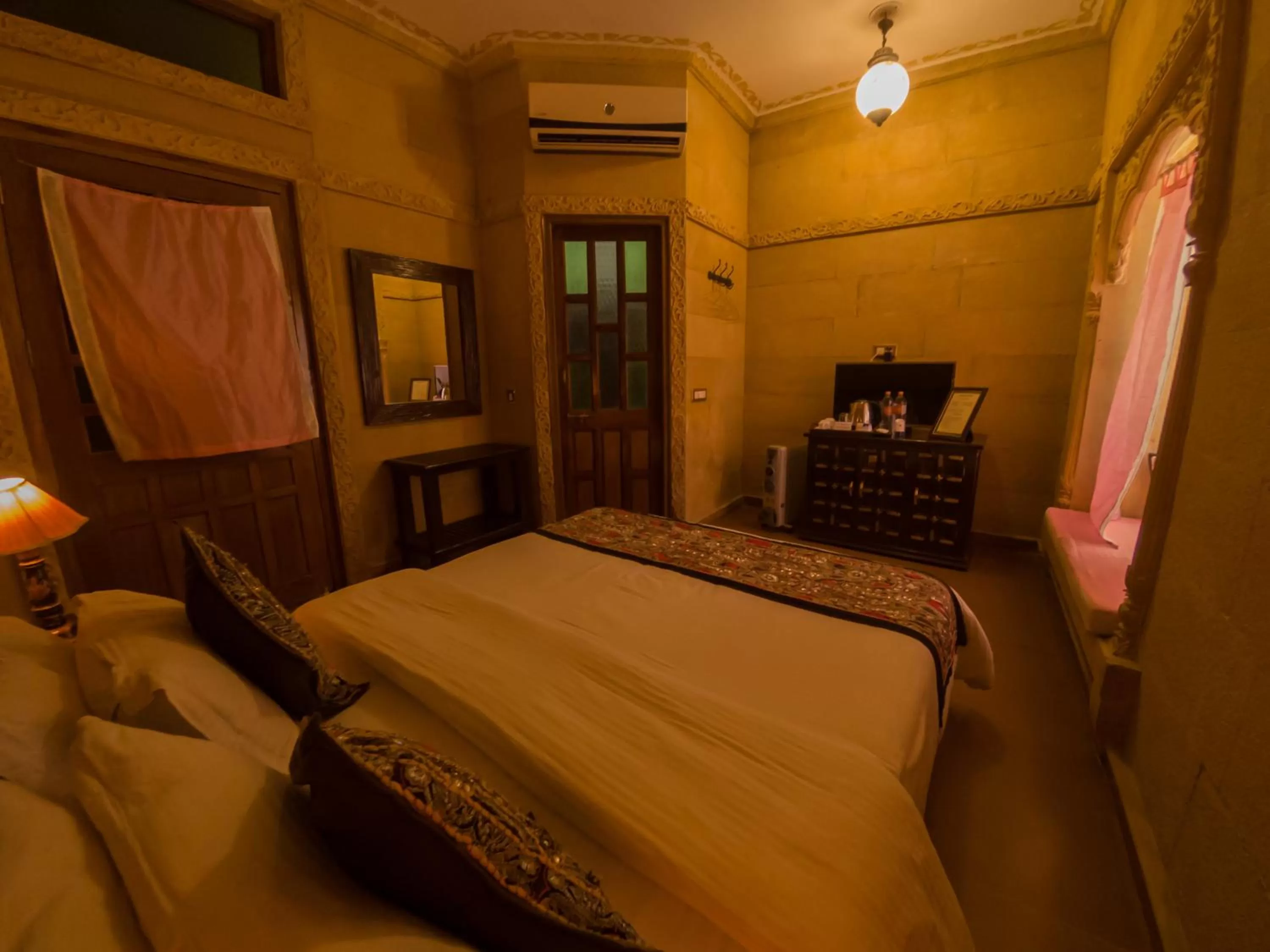 Photo of the whole room, Bed in Hotel Pleasant Haveli - Only Adults