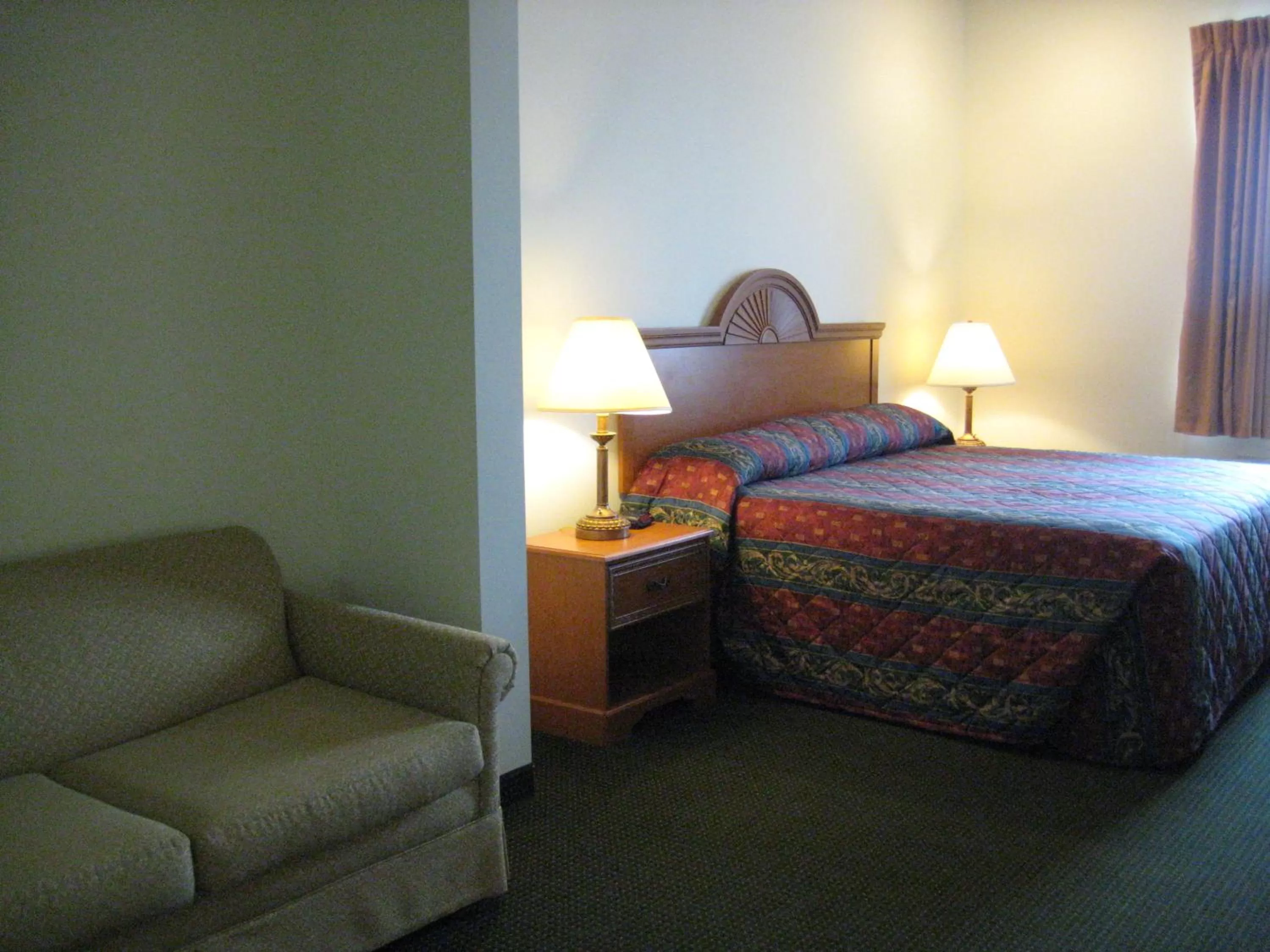Bed in Horizon Inn & Suites