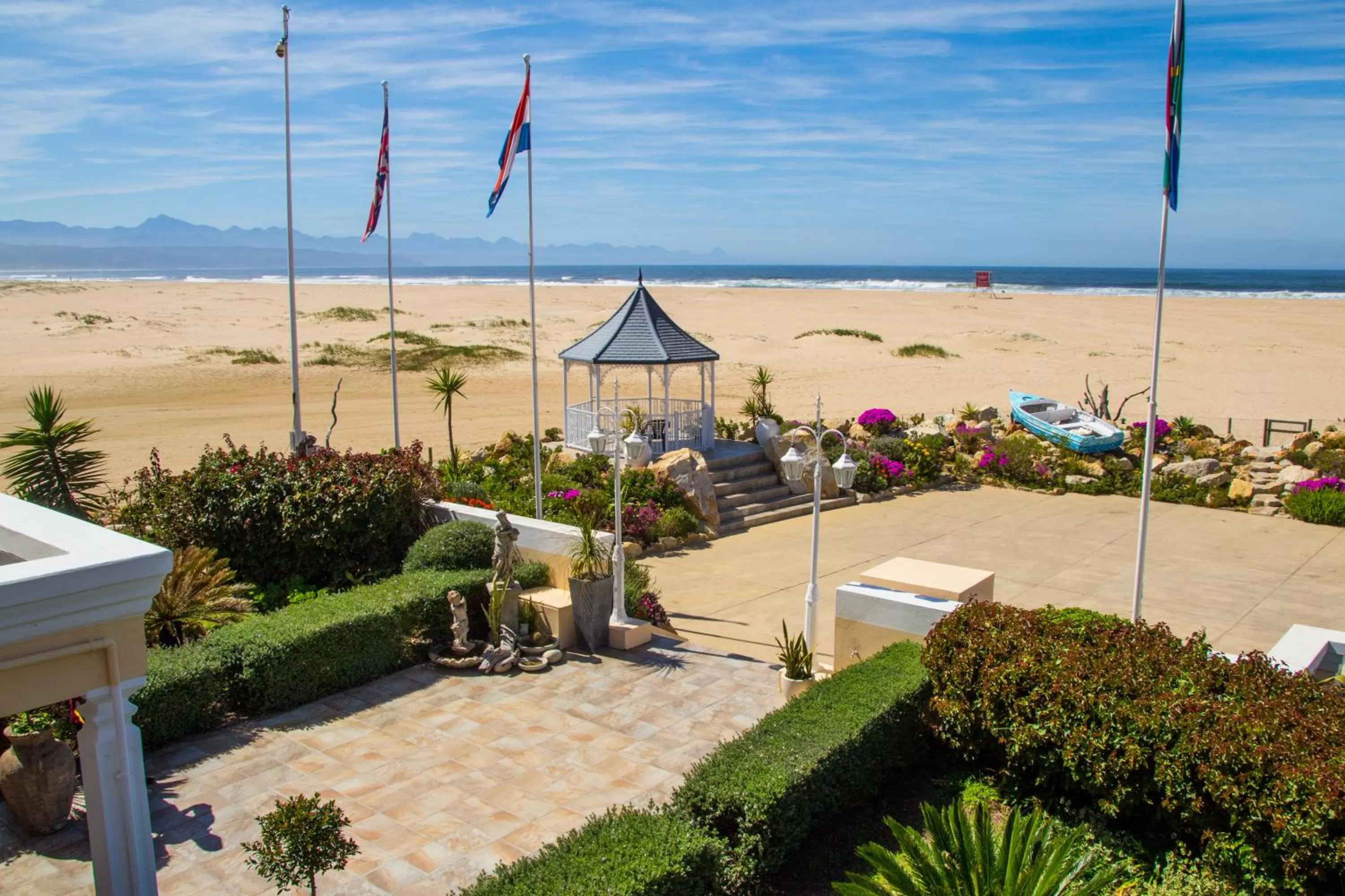 Property building in Milkwood Manor on Sea