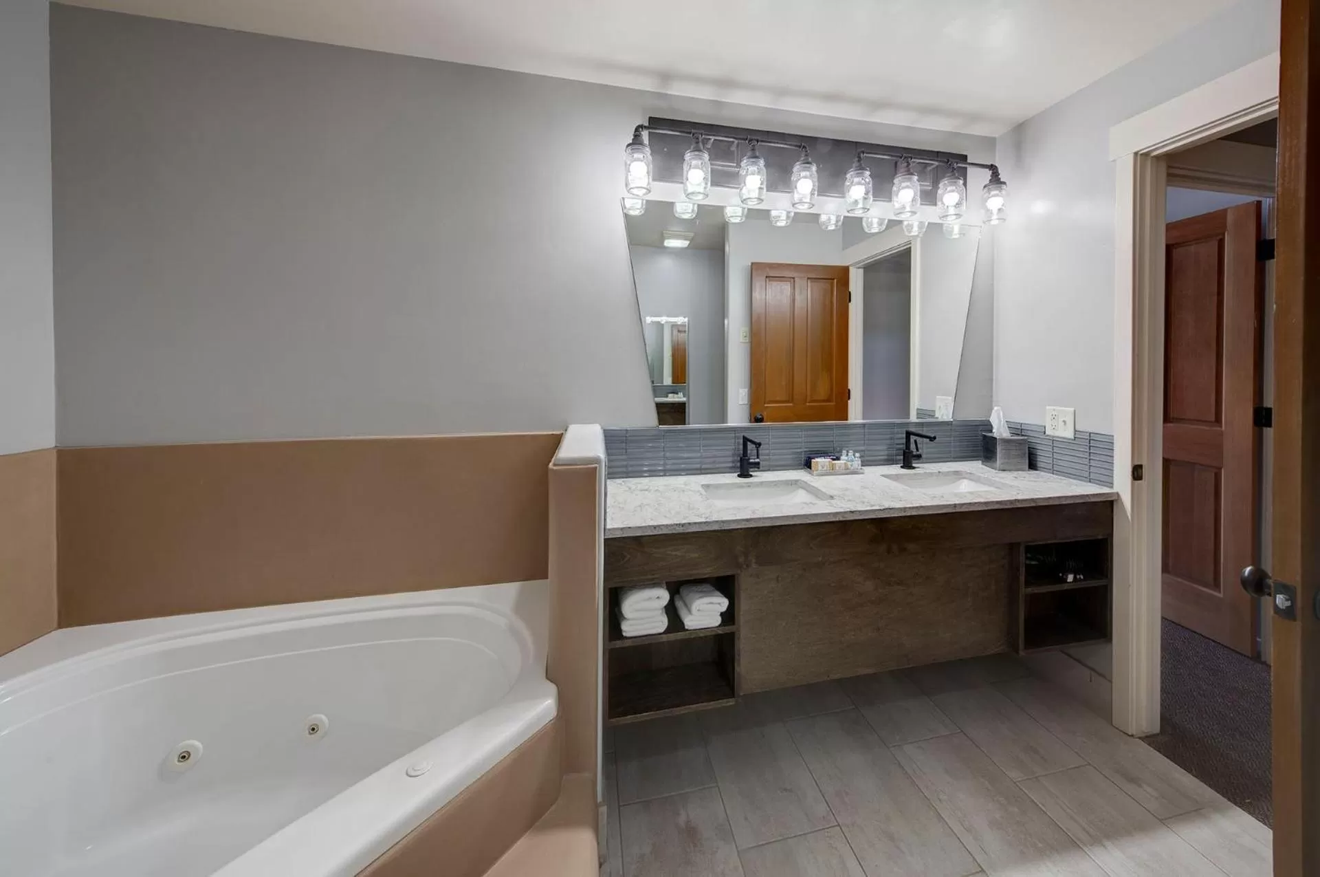 Hot Tub in The Gonzo Inn